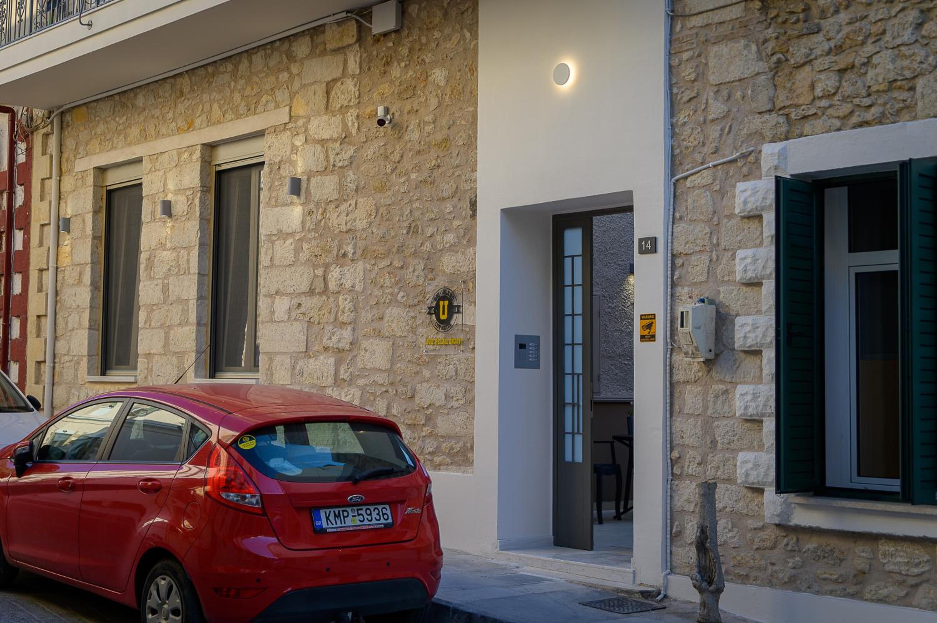 Hotel Uni Island - City Center Suites - Image 1