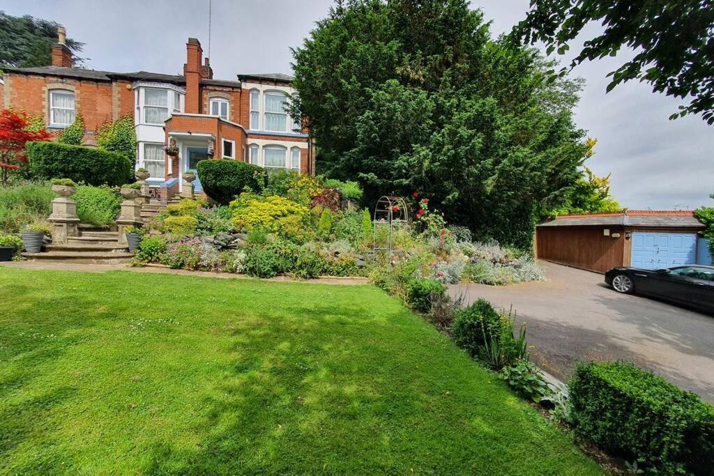 Spectacular Period Property Located In Leicester view 2