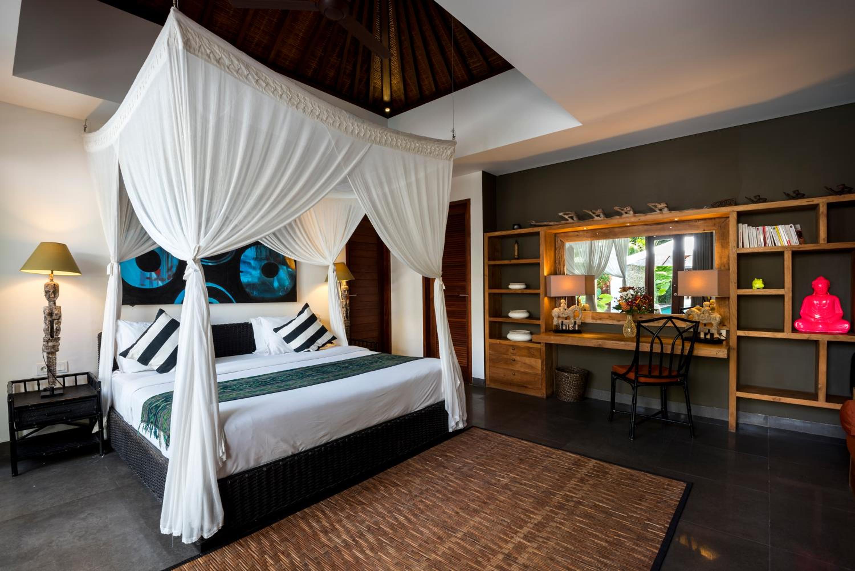 Villa Abakoi, 6 Bedrooms Private Villa in Seminyak