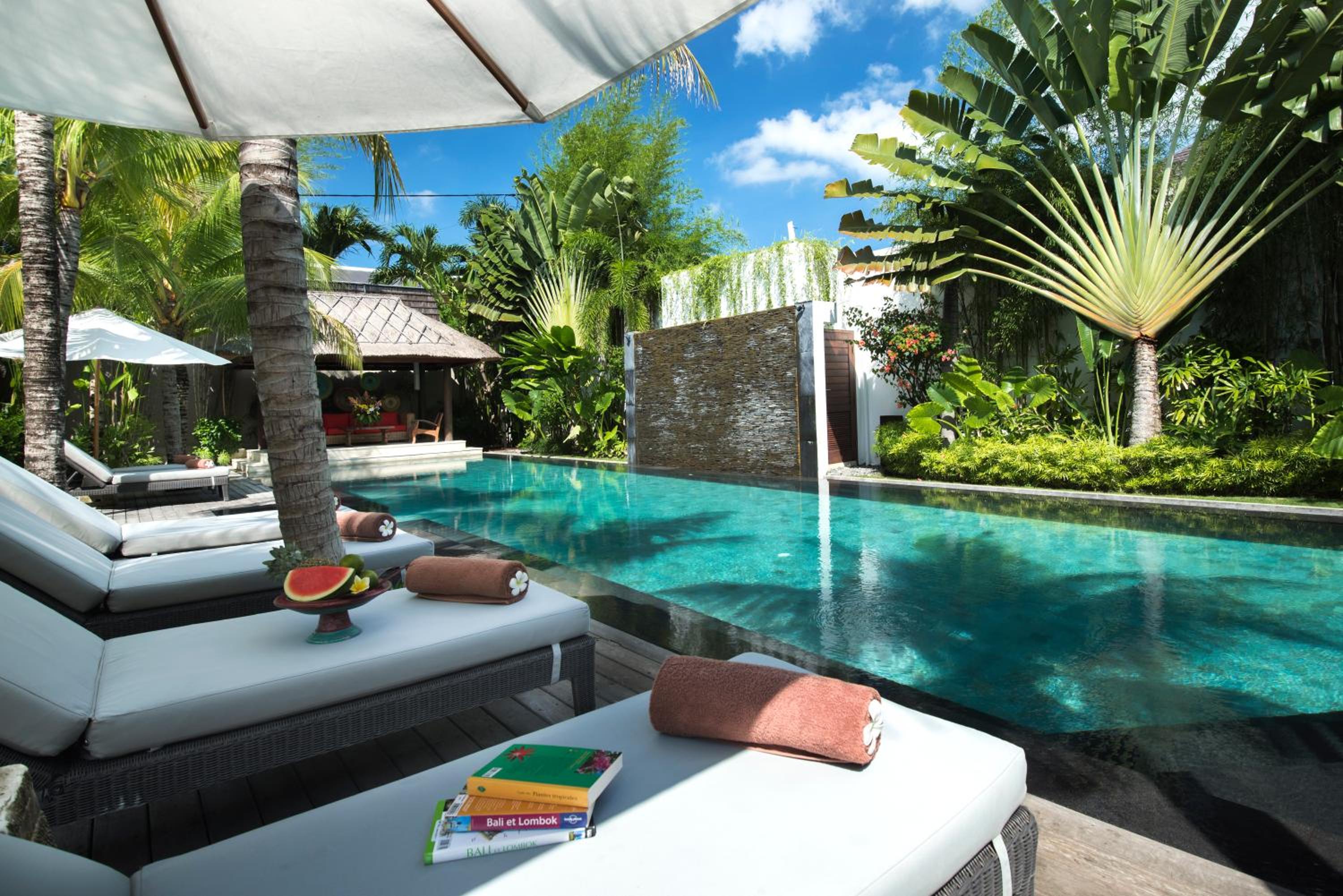 Villa Abakoi, 6 Bedrooms Private Villa in Seminyak