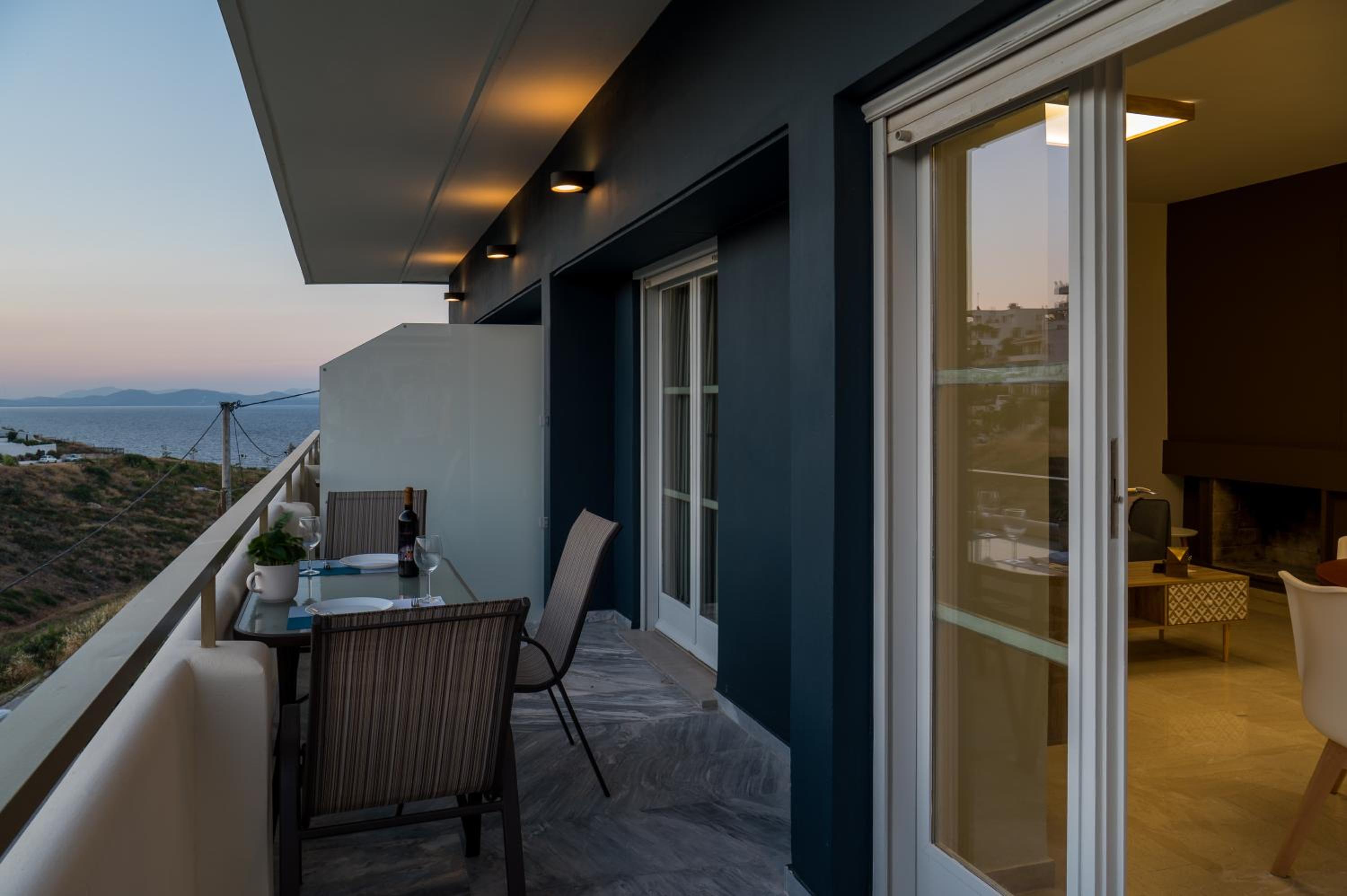 CHROMA Lodge Rafina view 4