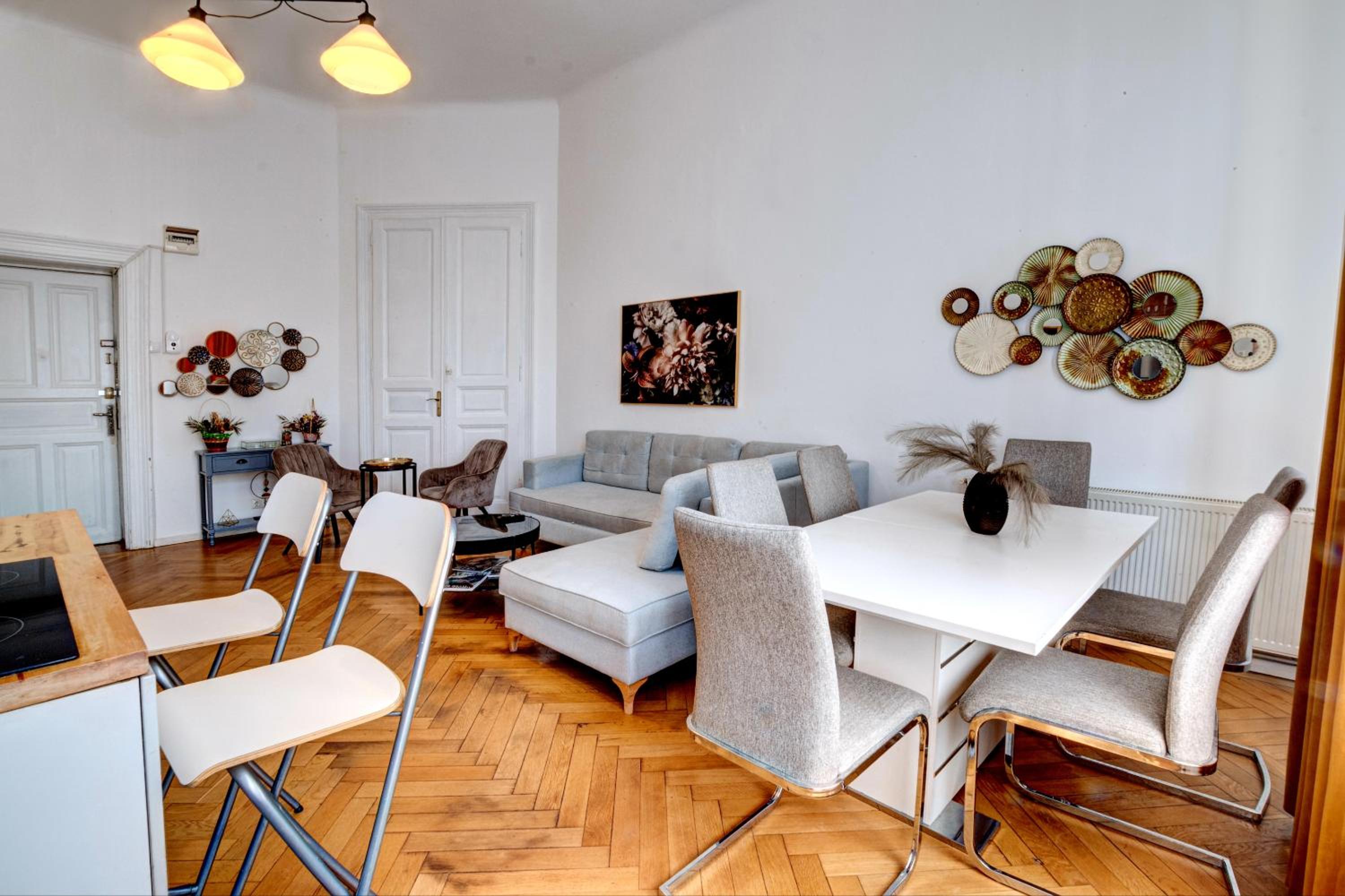 Ultracentral Cozy Apartment on Calea Victoriei with Amazing View