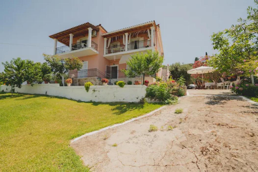 Armonia Apartments