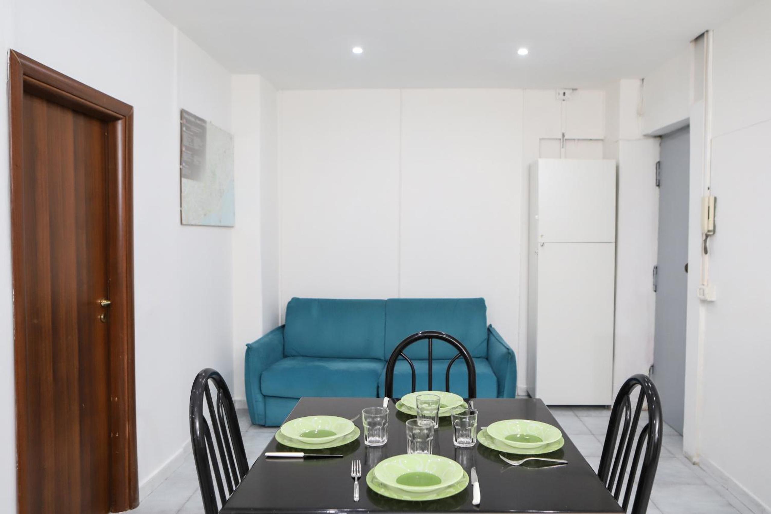 Napoli Centrale Budget Apartment photo 3