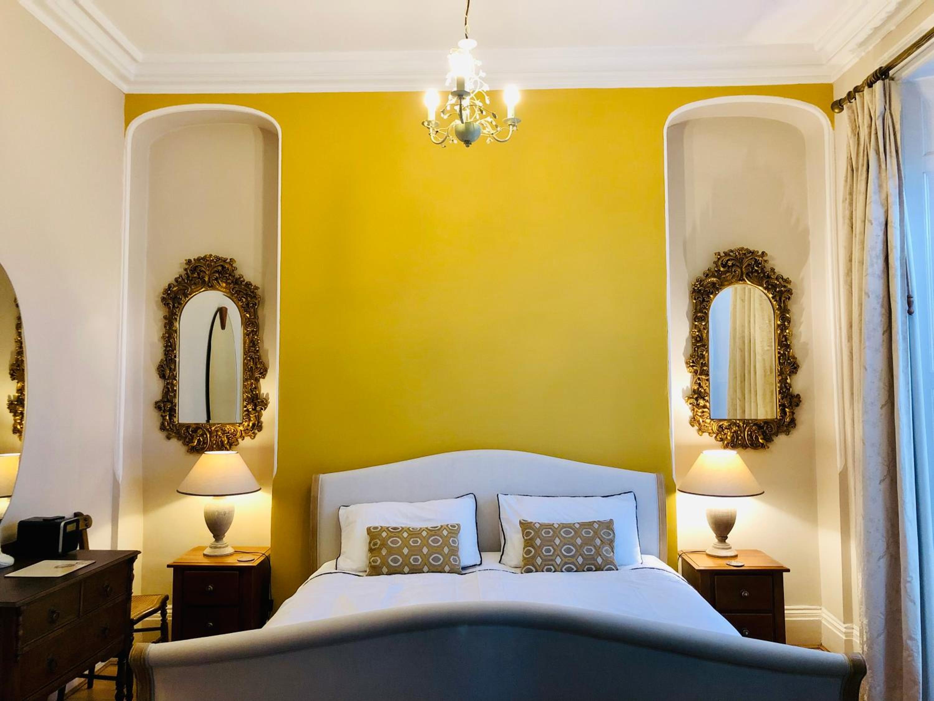 Ascot House Hotel