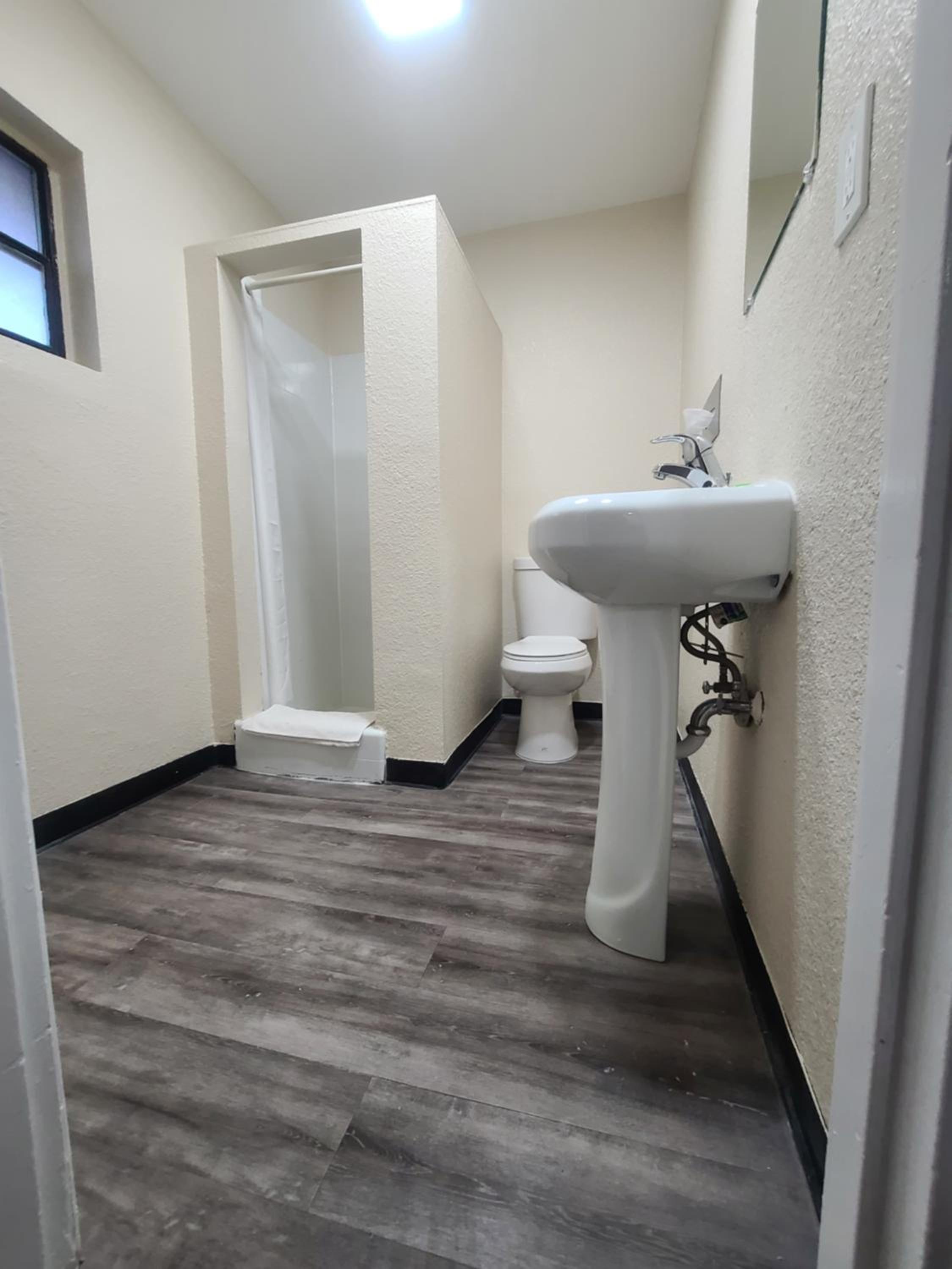 Klamath Falls Vacations - Majestic Inn  Suites - Property Image 4