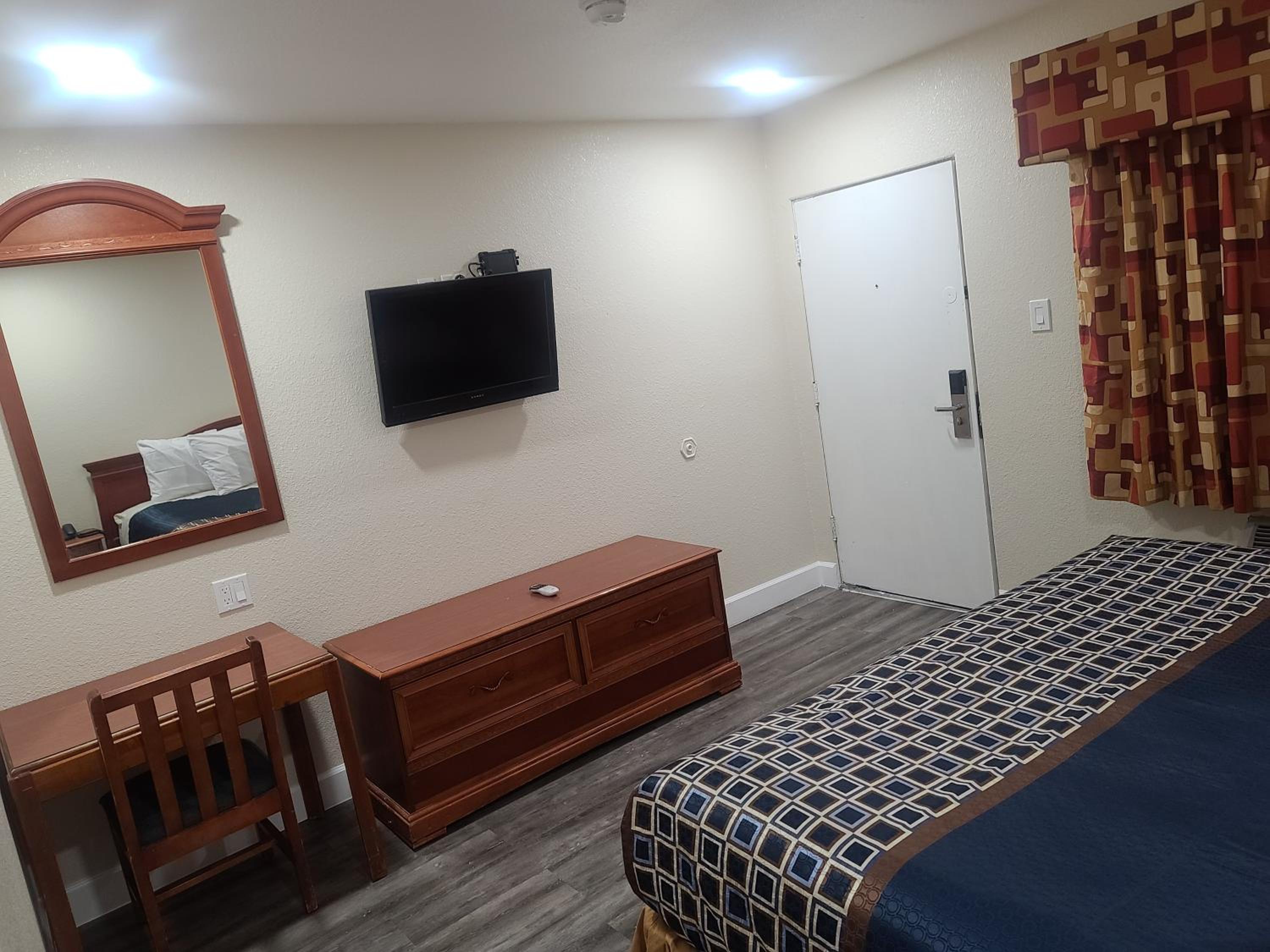 Klamath Falls Vacations - Majestic Inn  Suites - Property Image 2