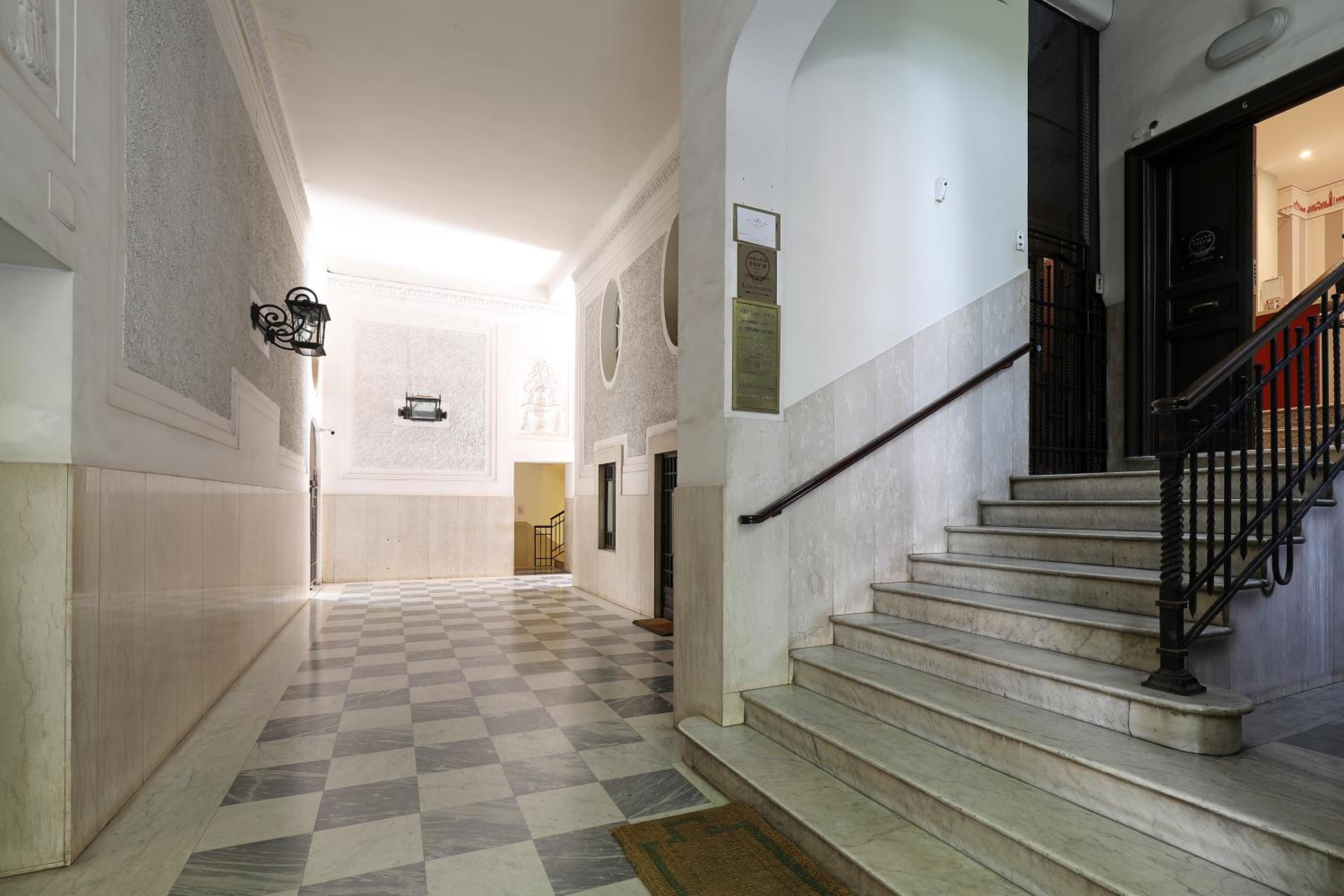 Grand Tour Rome Suites - Liberty Collection