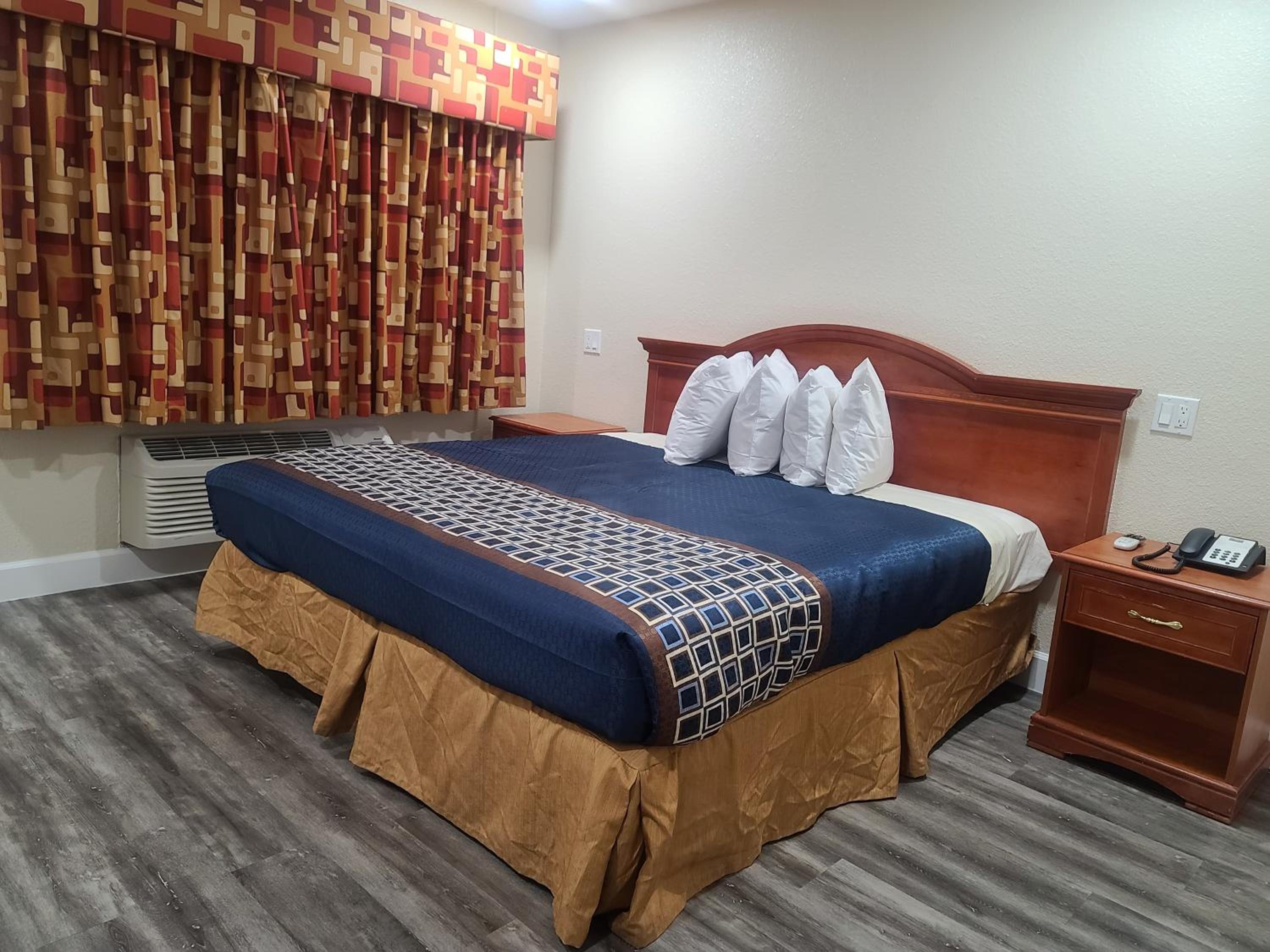 Klamath Falls Vacations - Majestic Inn  Suites - Property Image 21