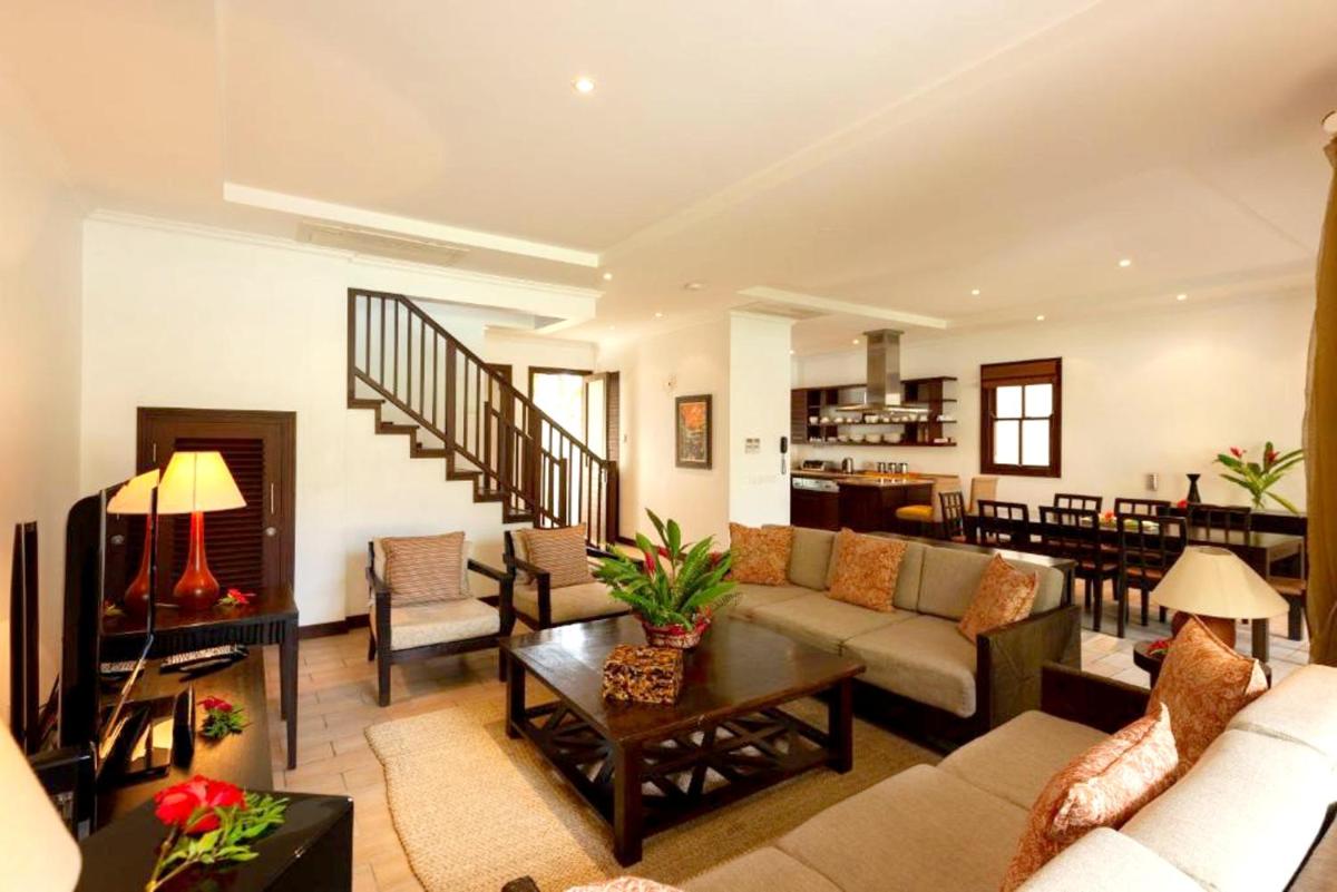 3 bedrooms house at Mahe 100 m away from the beach with sea view private pool and enclosed garden