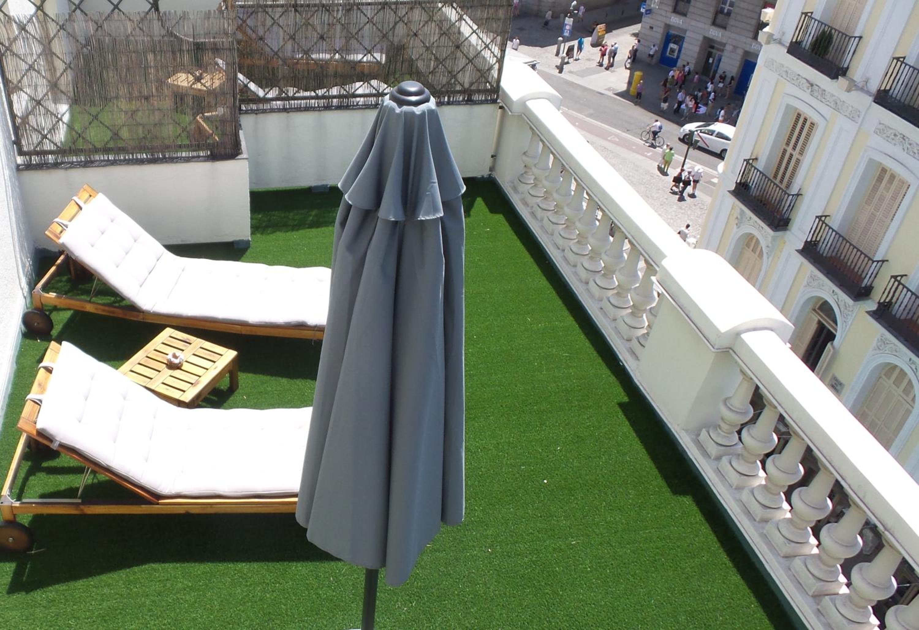 Hotel Moderno Puerta del Sol en Madrid — balance & terrace