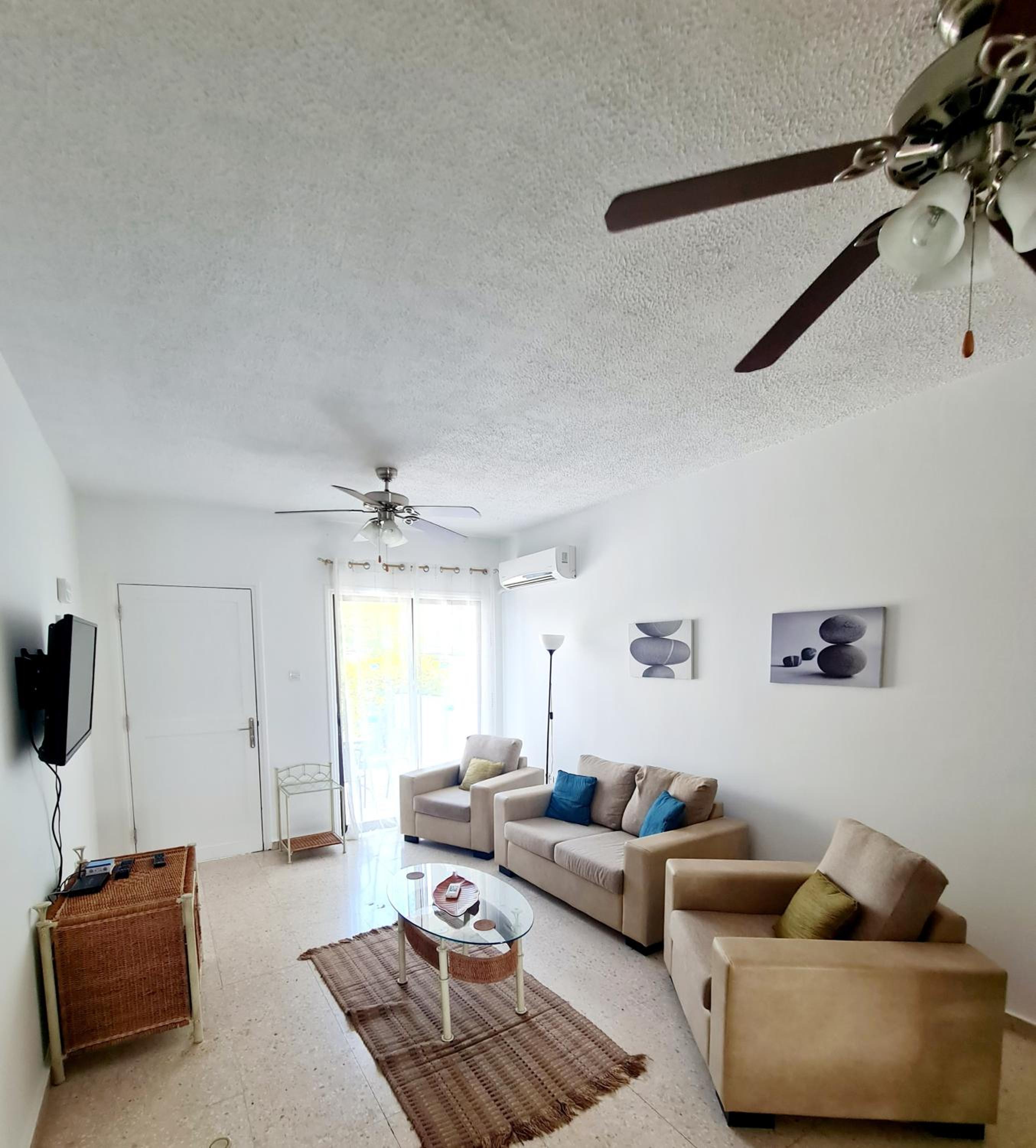2 bedroom townhouse, close to Paphos harbour, use of onsite facilities view 2