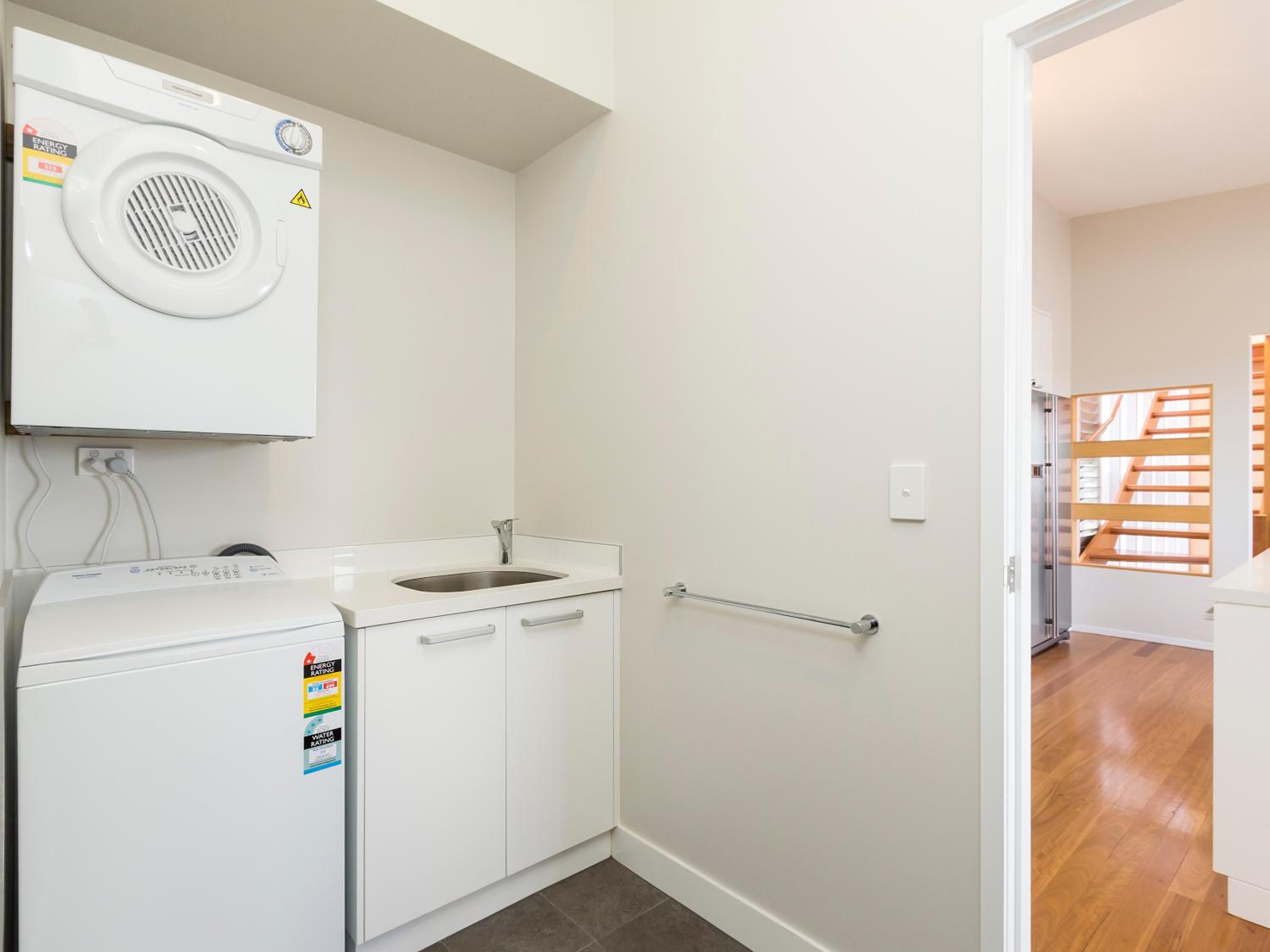7 Roseby Court