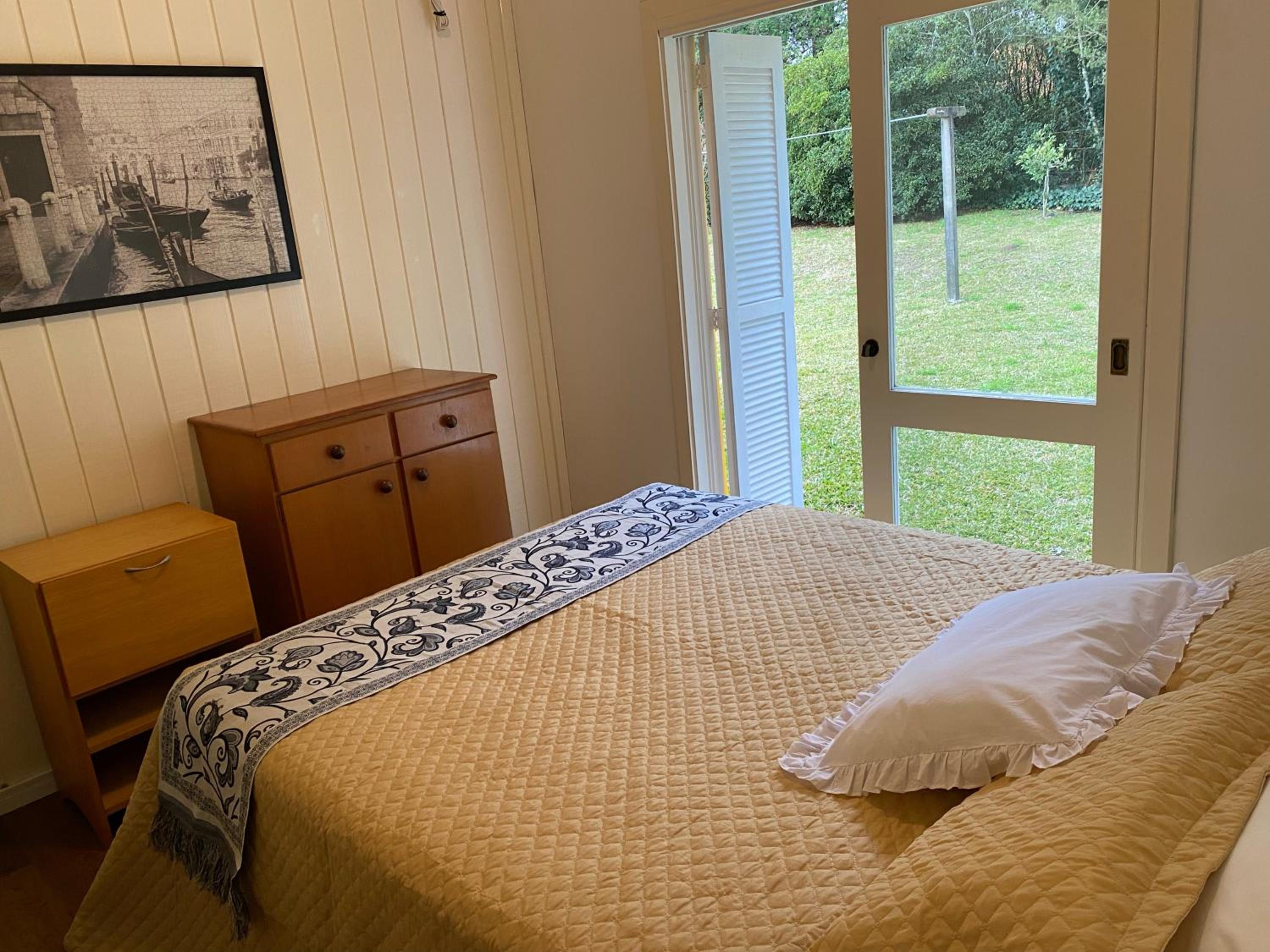 Casa em condomínio fechado, 4km Centro de Gramado.