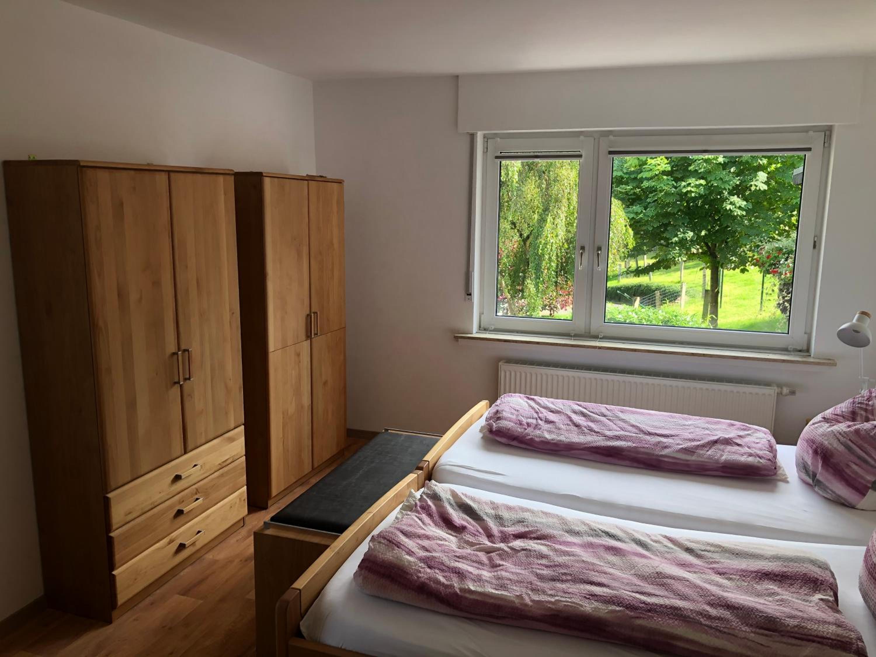 Ferienwohnung am Wald mit Garten & Hot-Tub & Alpakas