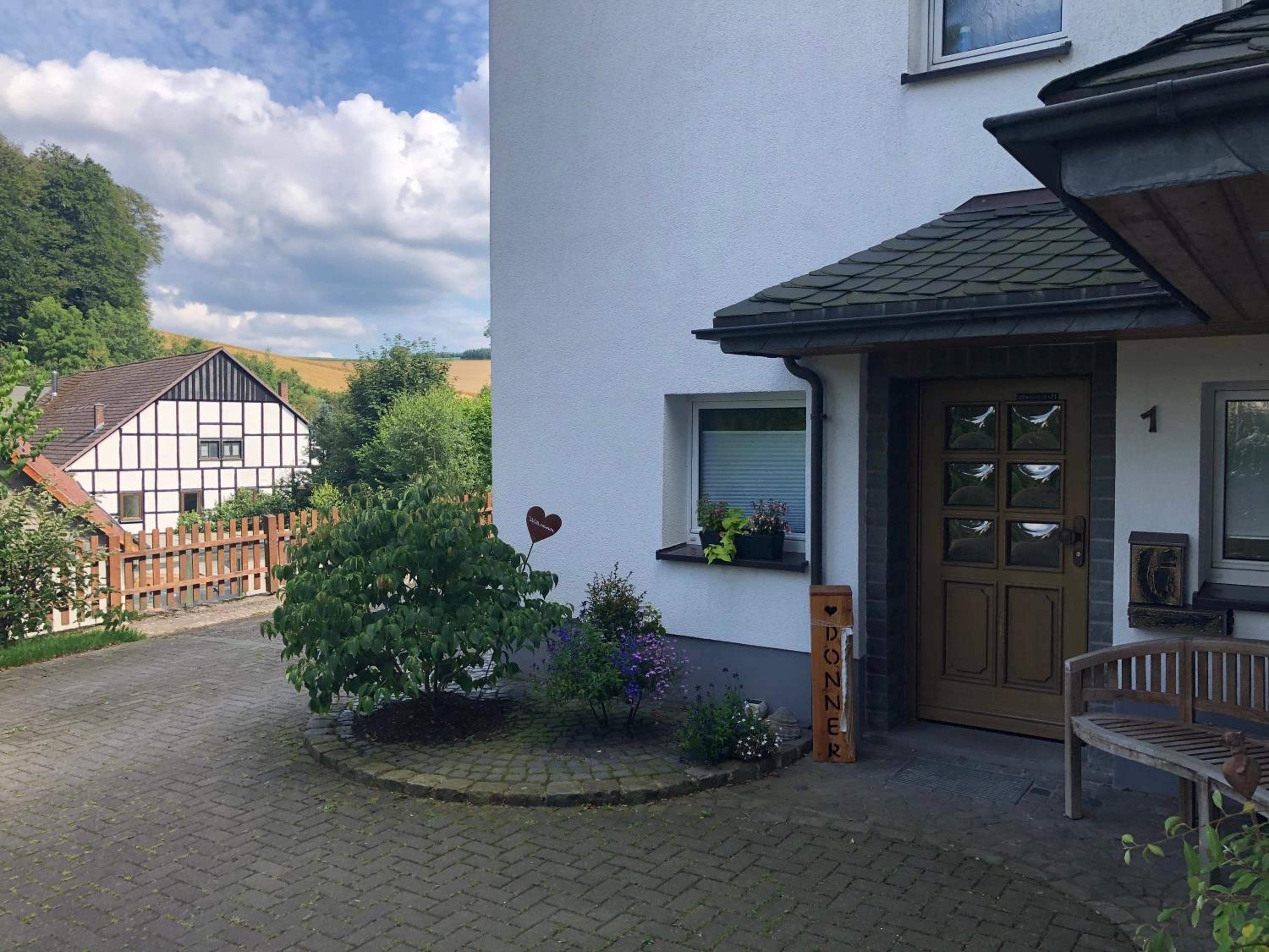 Ferienwohnung am Wald mit Garten & Hot-Tub & Alpakas