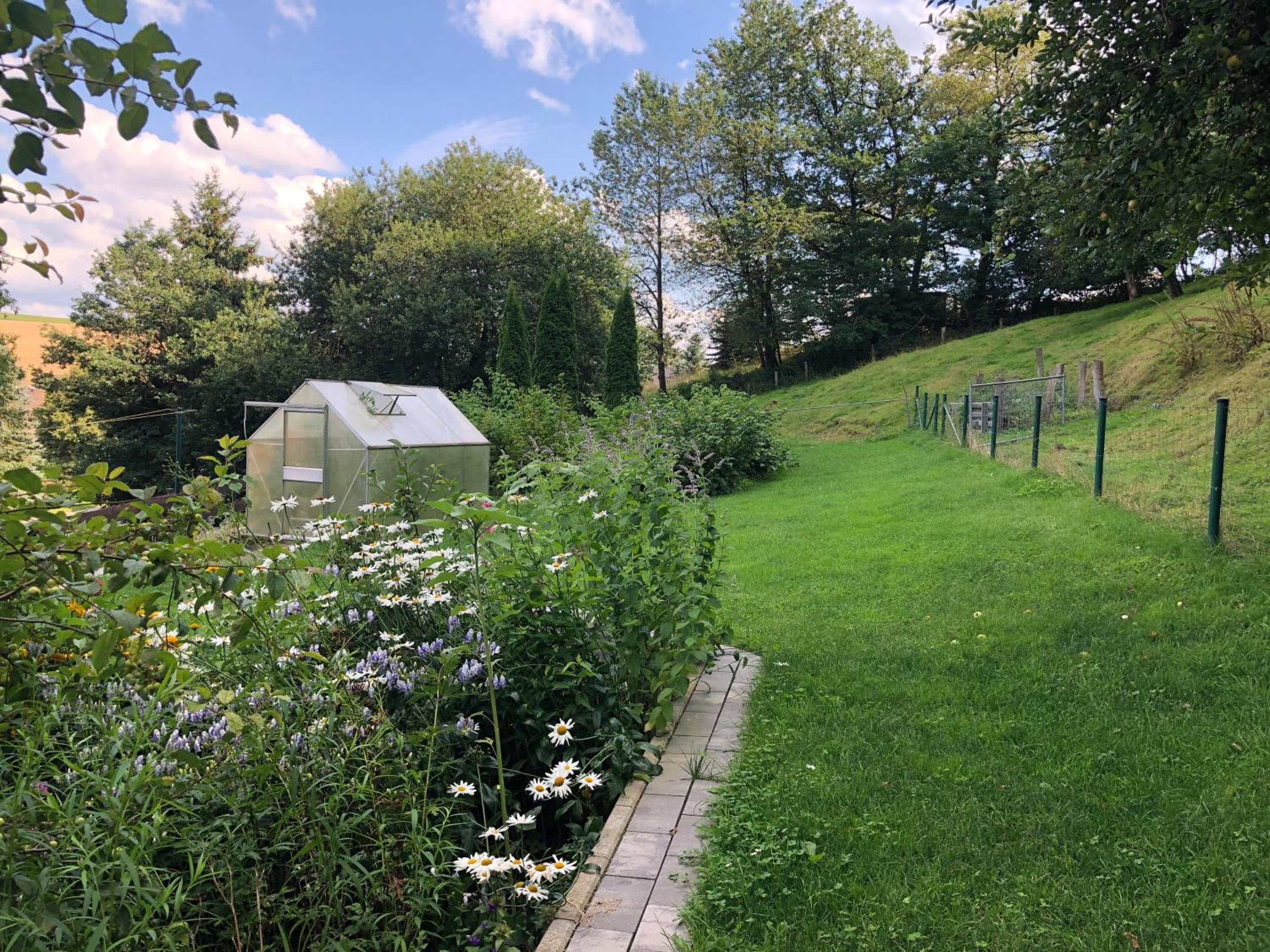 Ferienwohnung am Wald mit Garten & Hot-Tub & Alpakas