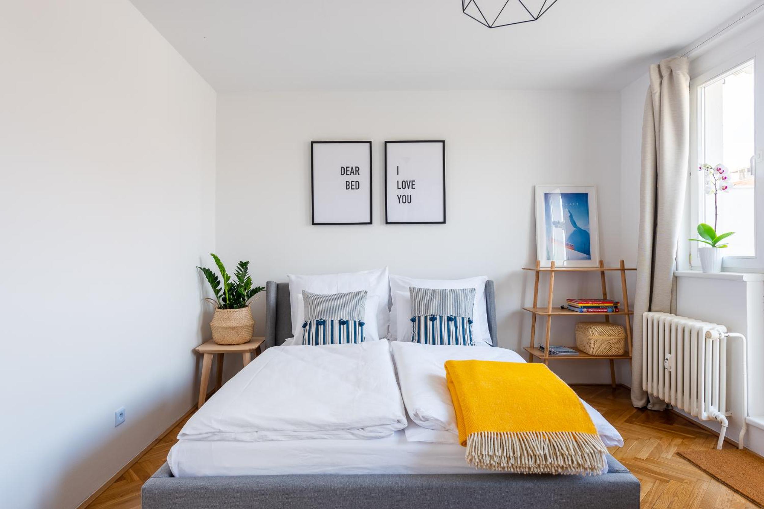 BRIGHT CHARMING Apt with TERRACE, PARKING & AirCo.