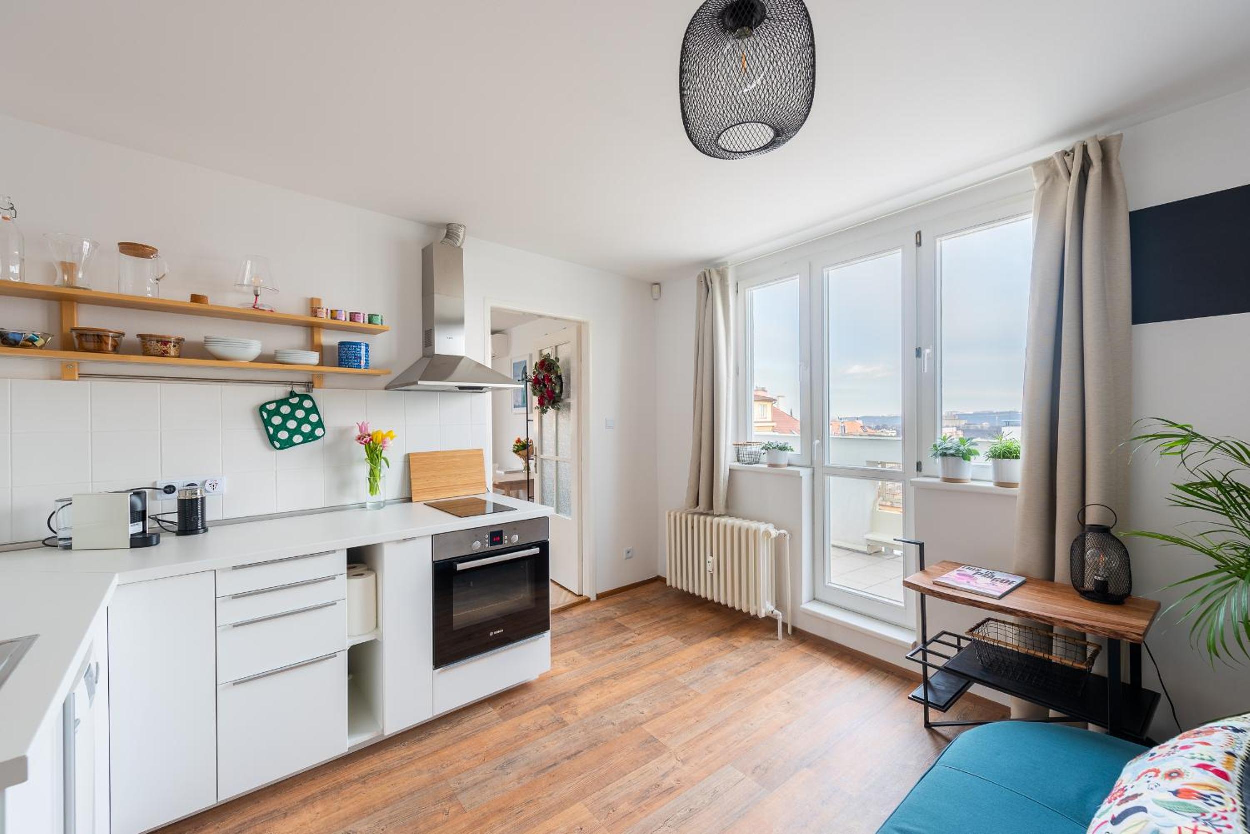 BRIGHT CHARMING Apt with TERRACE, PARKING & AirCo.