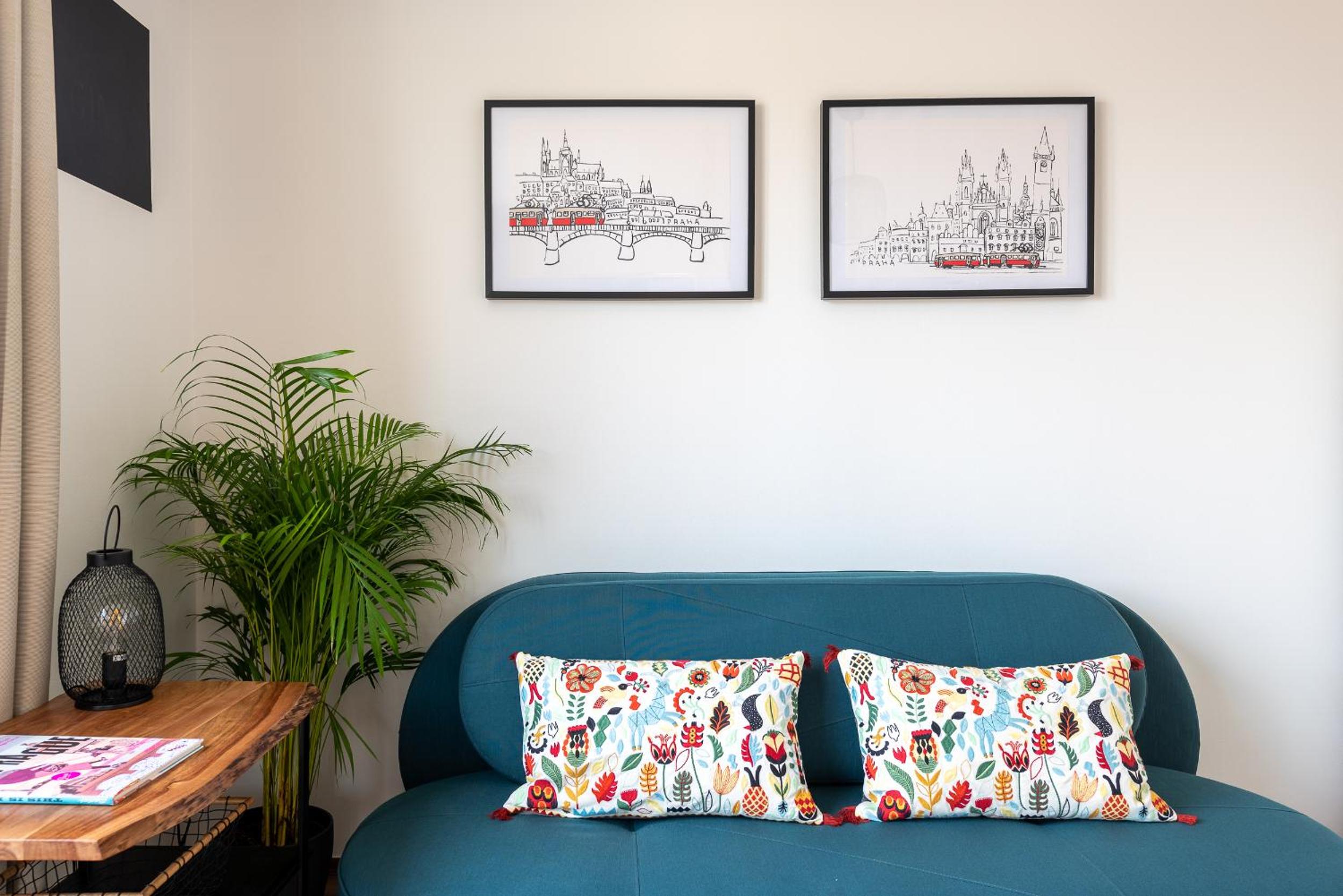 BRIGHT CHARMING Apt with TERRACE, PARKING & AirCo.