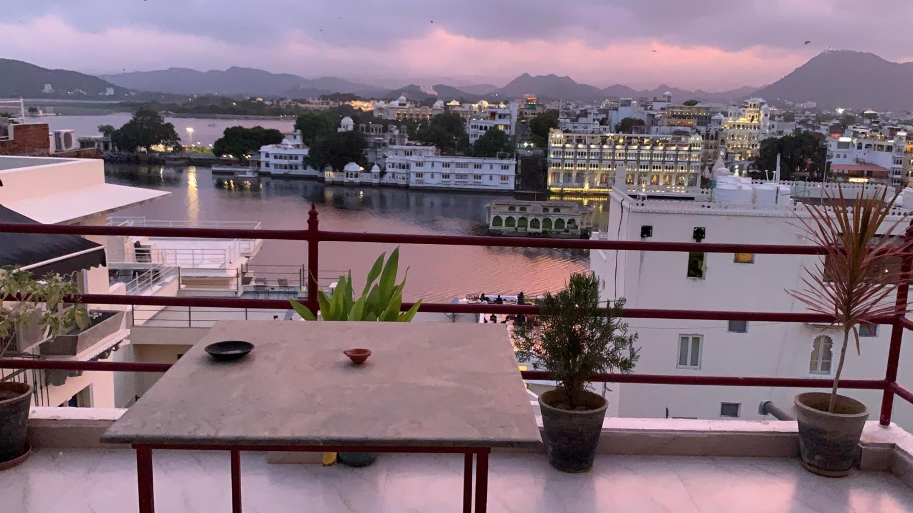Peacock Guest House - Lake View Hotel In Udaipur view 3