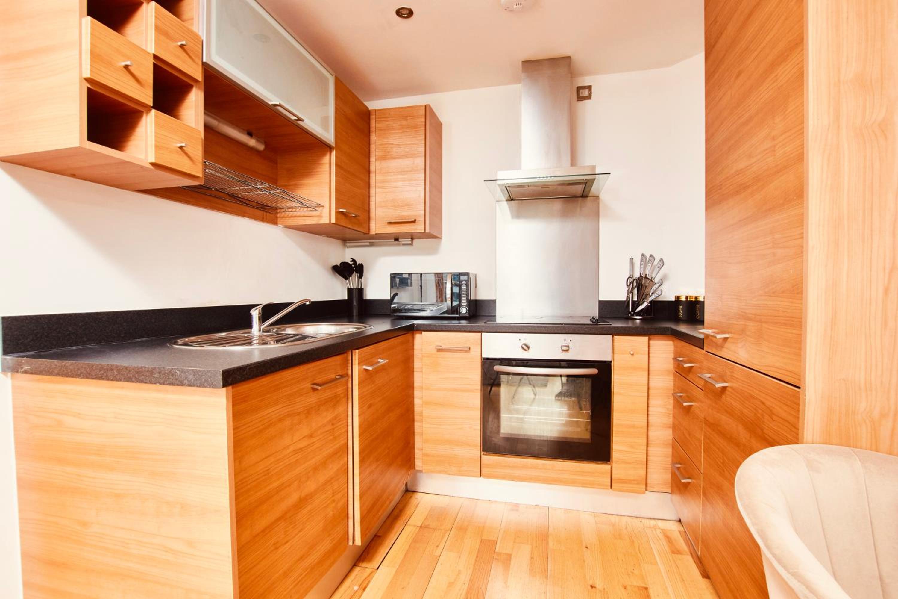 Deluxe City Centre Apt Free Parking River View Balcony