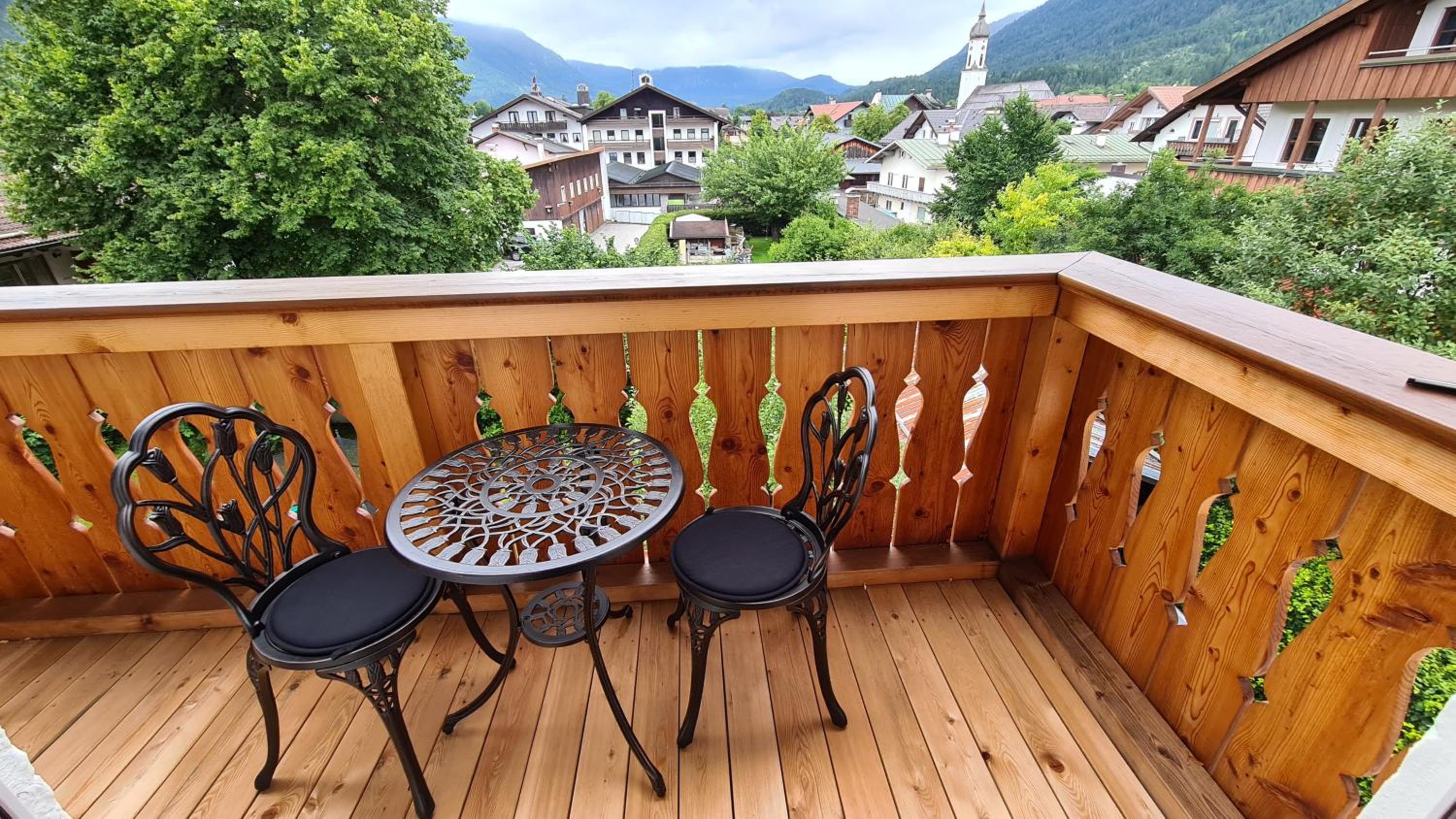 Bunter Hirsch Ferienwohnung im Garmischer Zentrum view 3