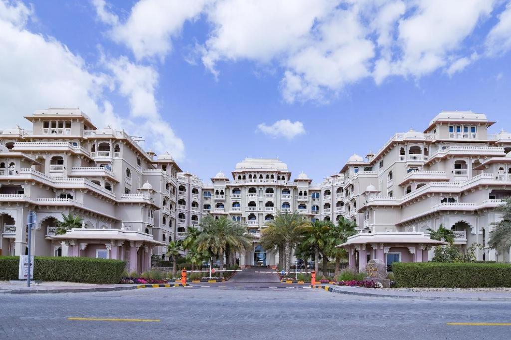 Hotel Royal Club By RVHR, Grandeur Residence Crescent Palm Jumeirah - Image 1