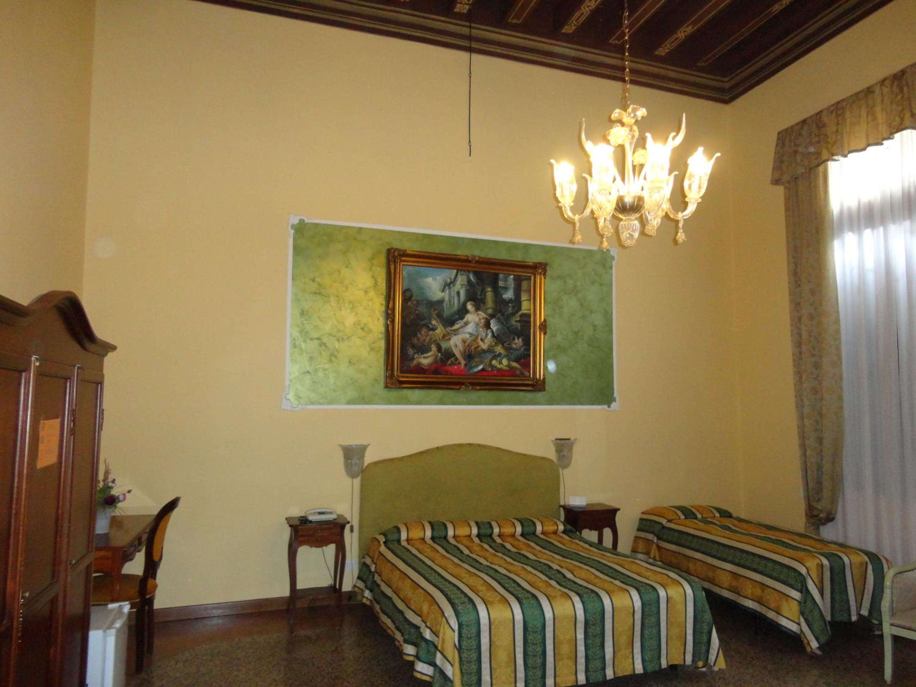 Palazzo Lion Morosini - Check in presso Locanda Ai Santi Apostoli