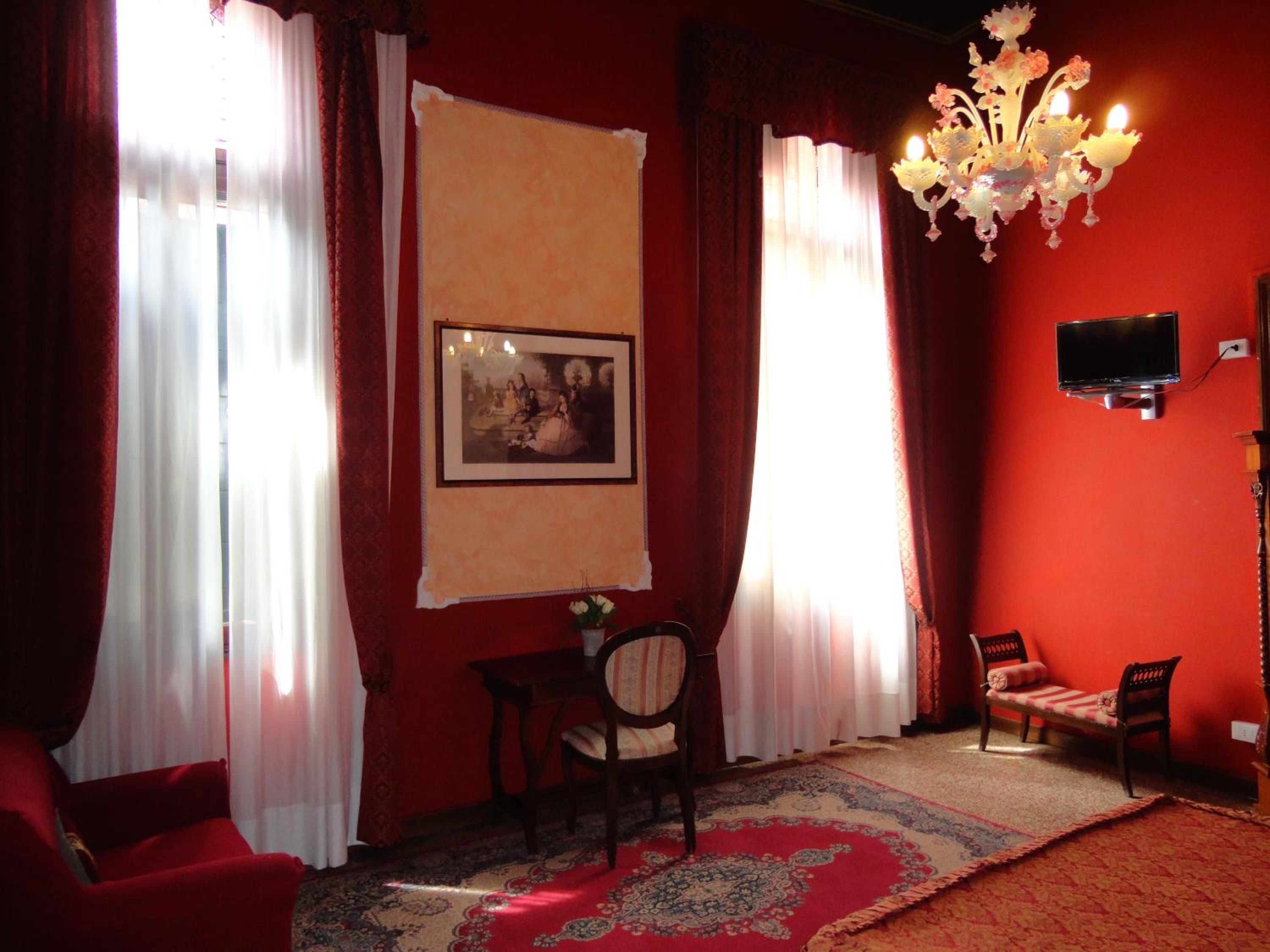 Palazzo Lion Morosini - Check in presso Locanda Ai Santi Apostoli