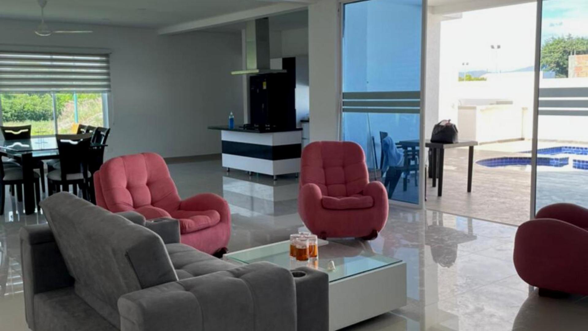 Casa Vacacional con Piscina Privada en Girardot