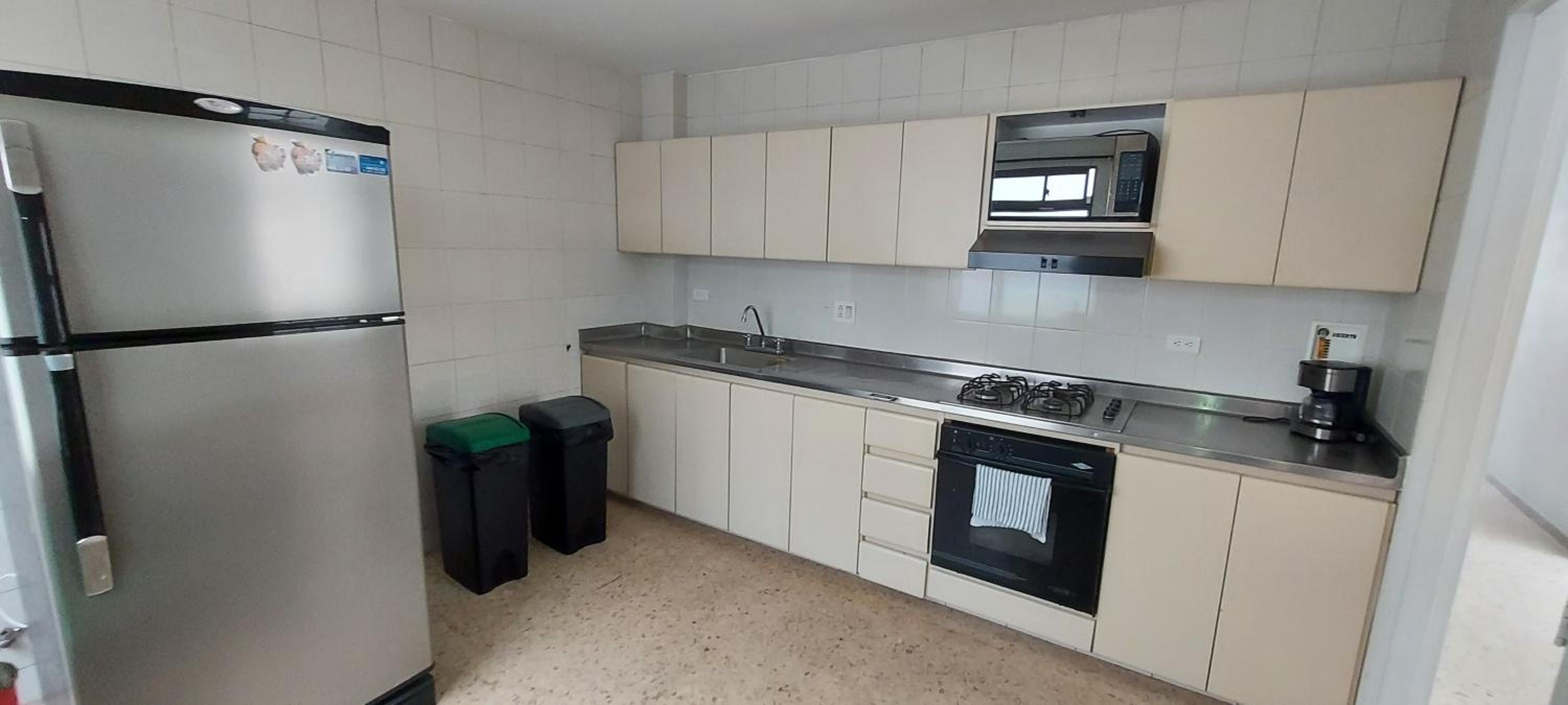 Amplio Apartamento en Los Colores