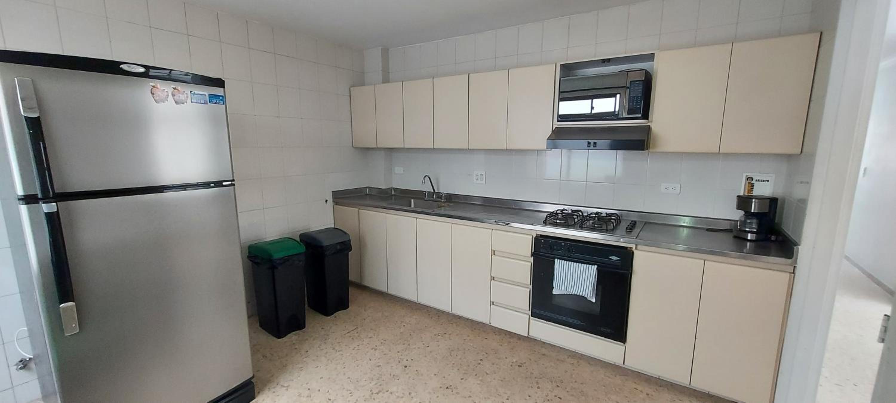 Amplio Apartamento en Los Colores