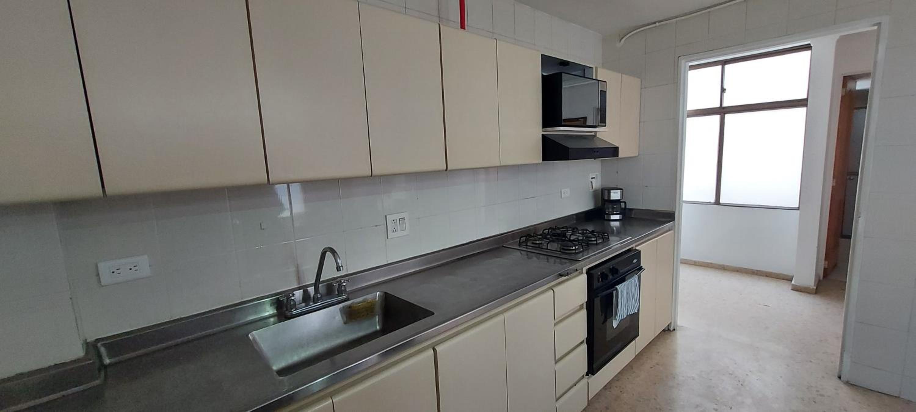 Amplio Apartamento en Los Colores