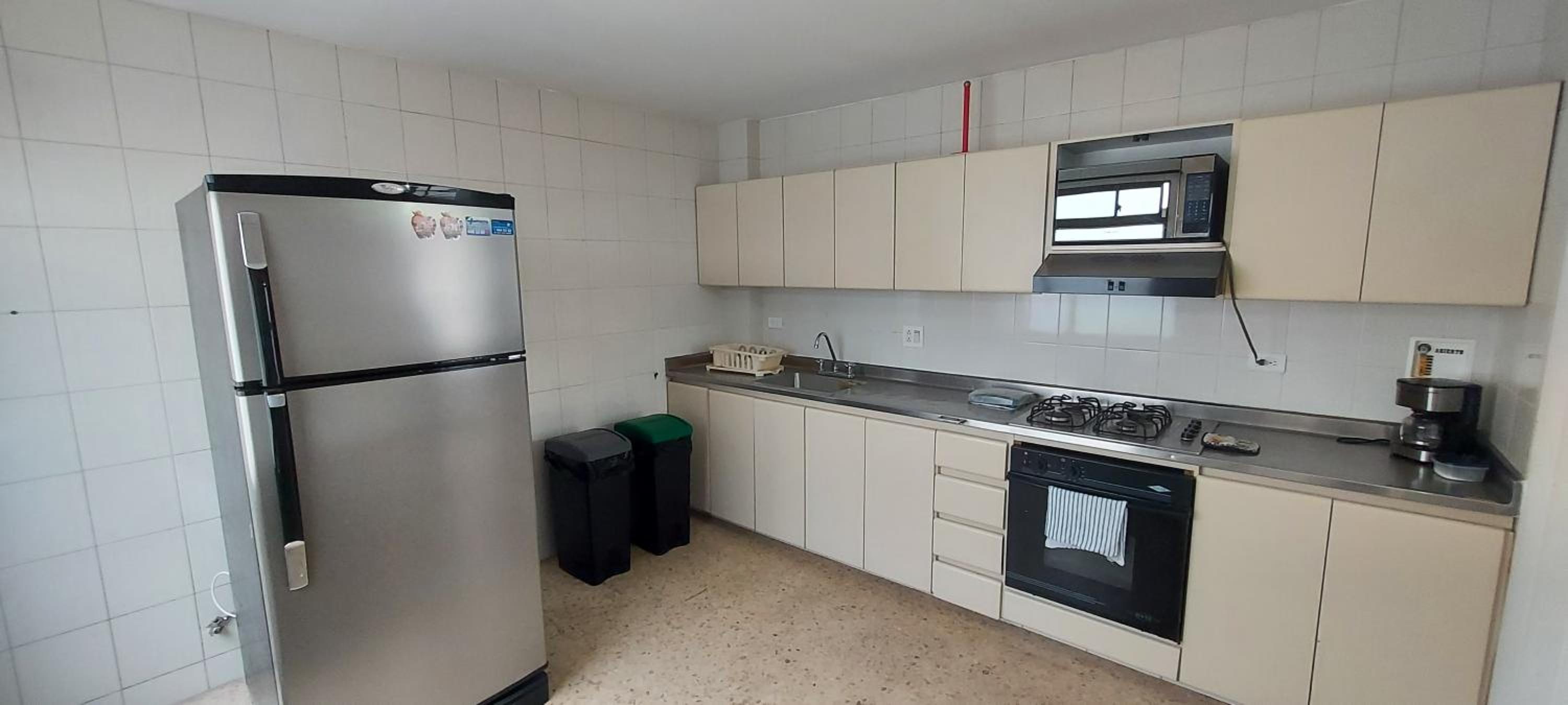 Amplio Apartamento en Los Colores
