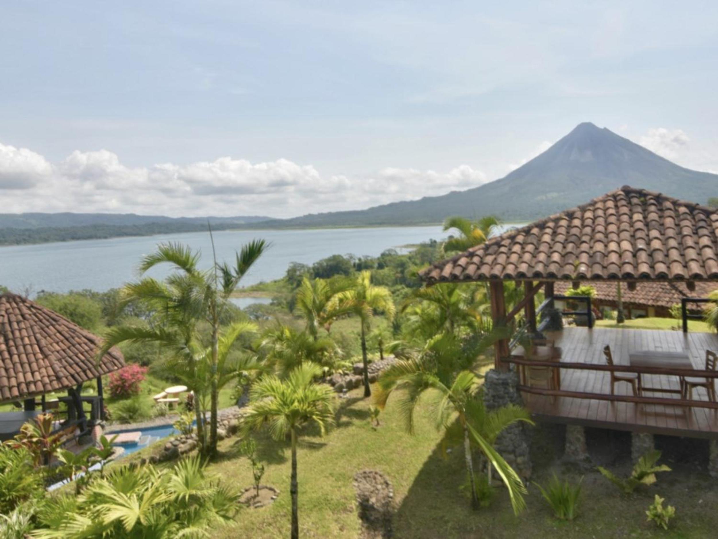 Pie In The Sky 3 Stunning Lake & Volcano Views!