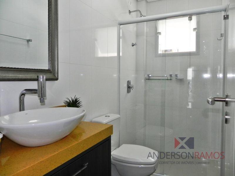 1056 - Apartamento para locação na praia de Bombinhas