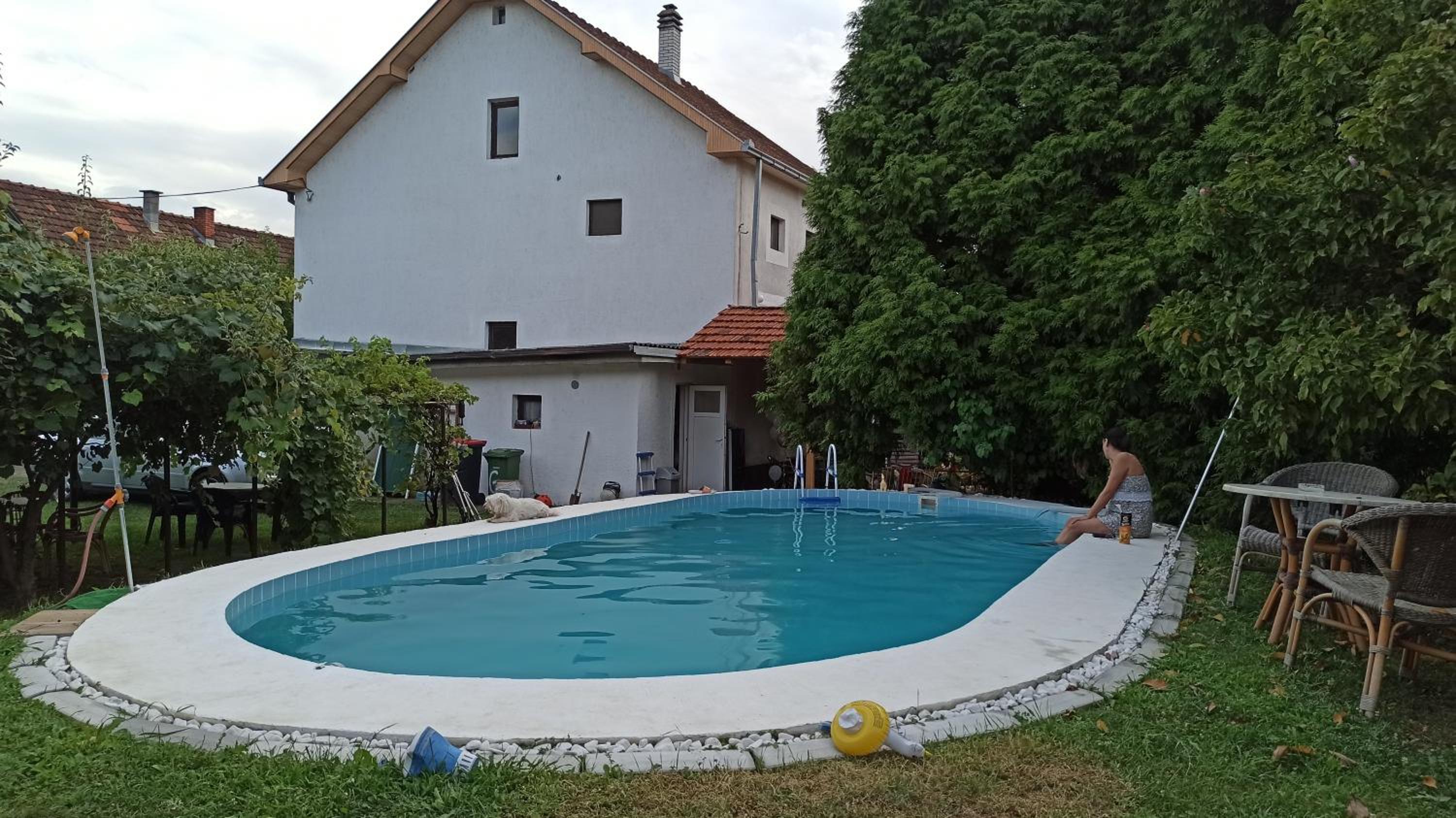 Kuca na selu sa bazenom view 3