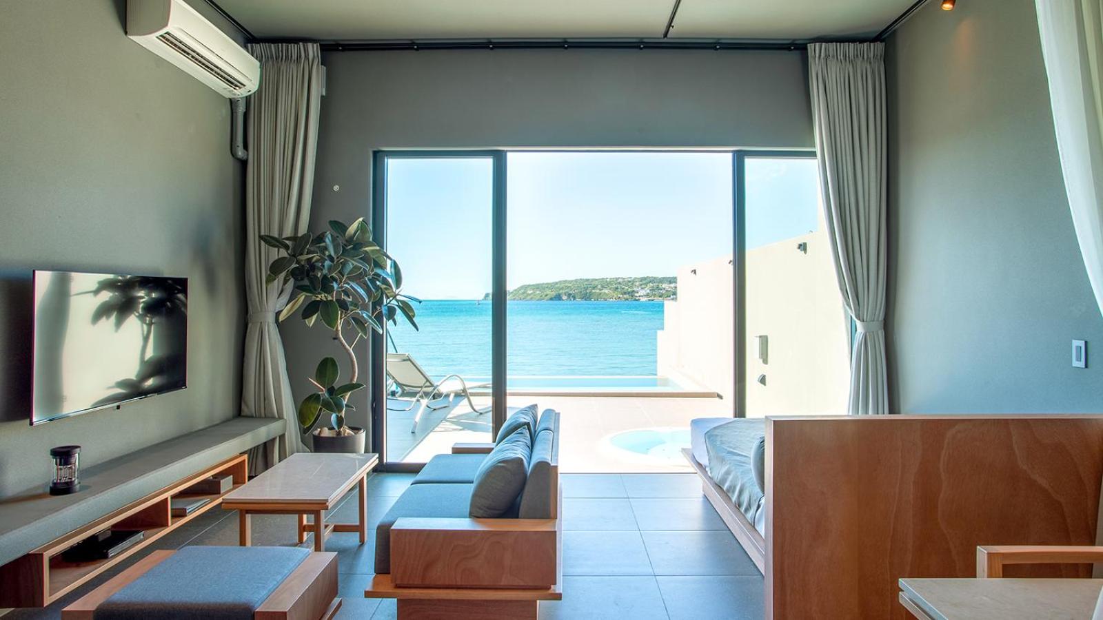 Feliz Villa Suite Kourijima View view 5