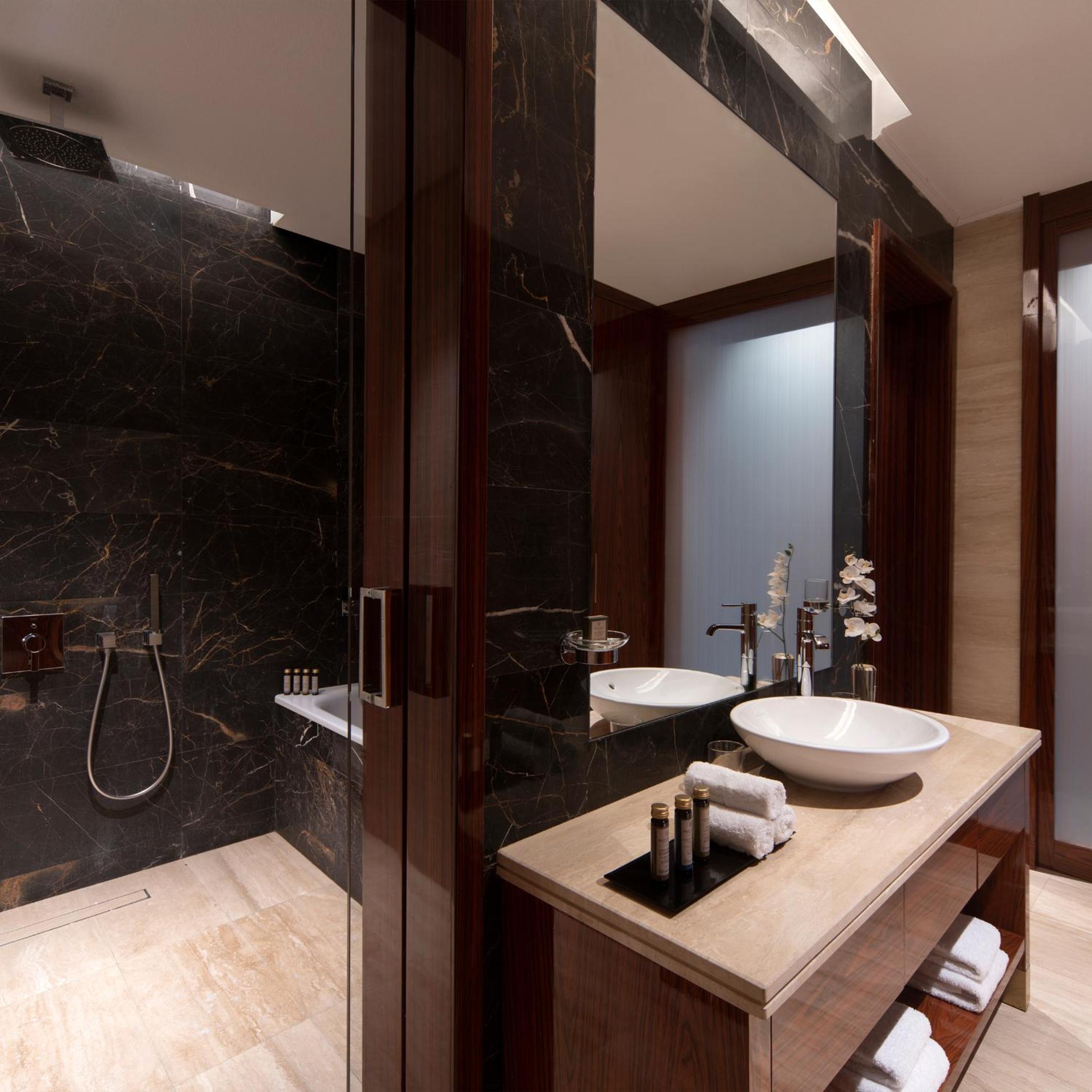 Photo 57 sur 101 de The Bentley Luxury Hotel & Suites