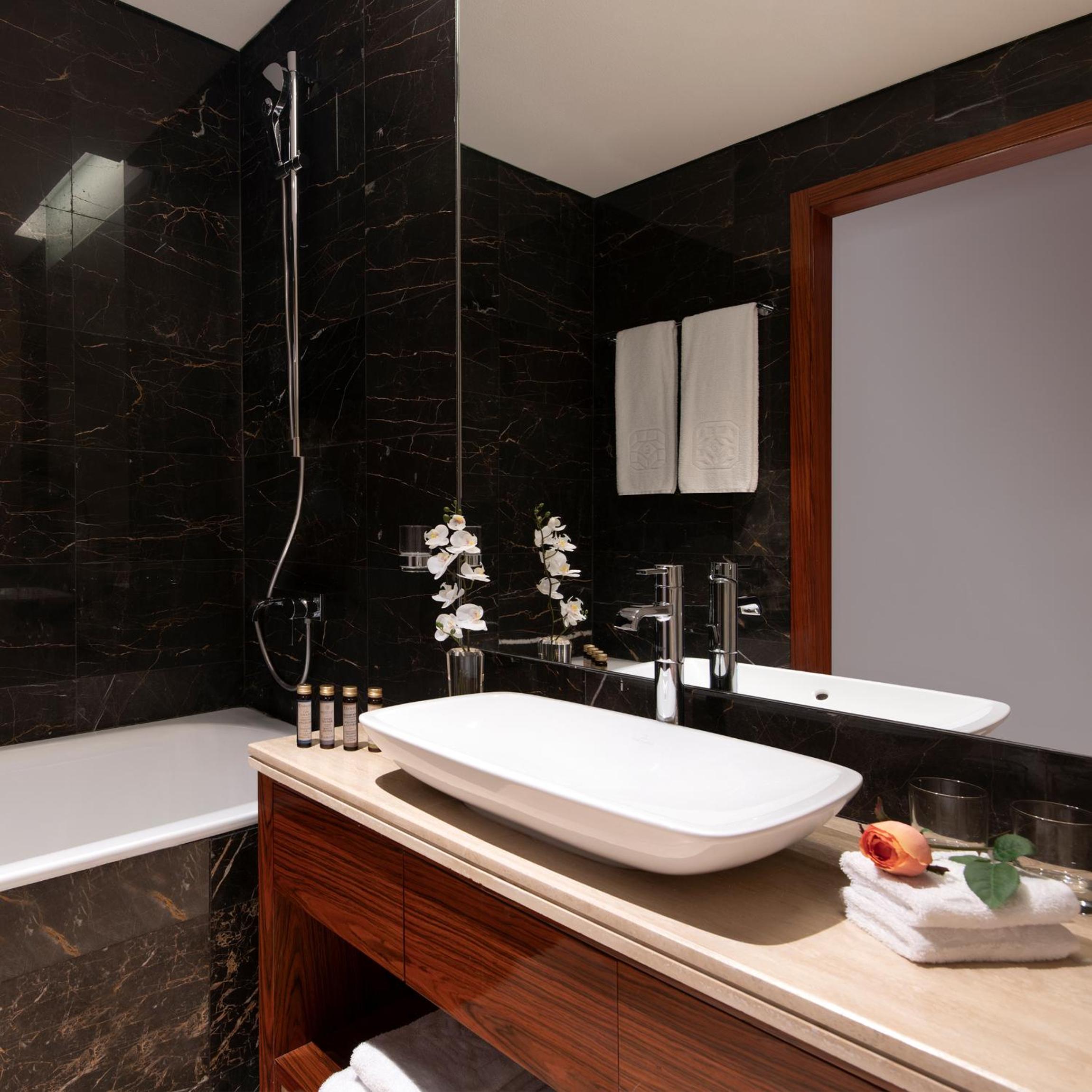 Photo 34 sur 101 de The Bentley Luxury Hotel & Suites