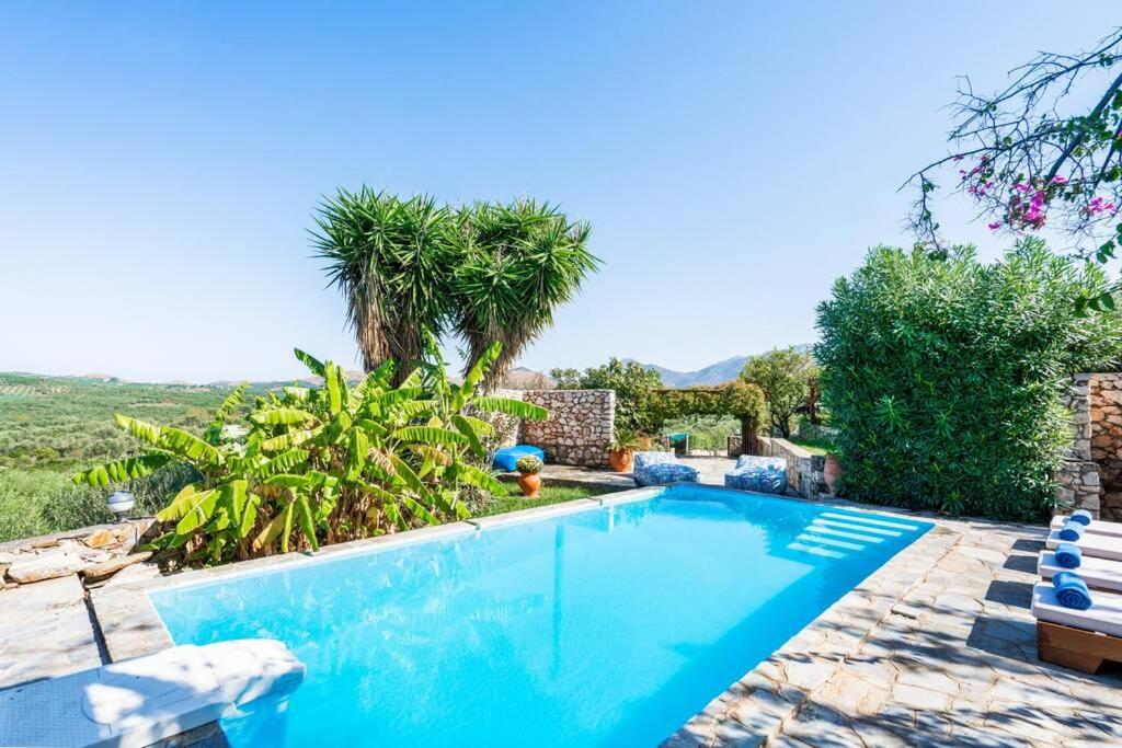 A 3bedroom country house, with pool close to beach view 4