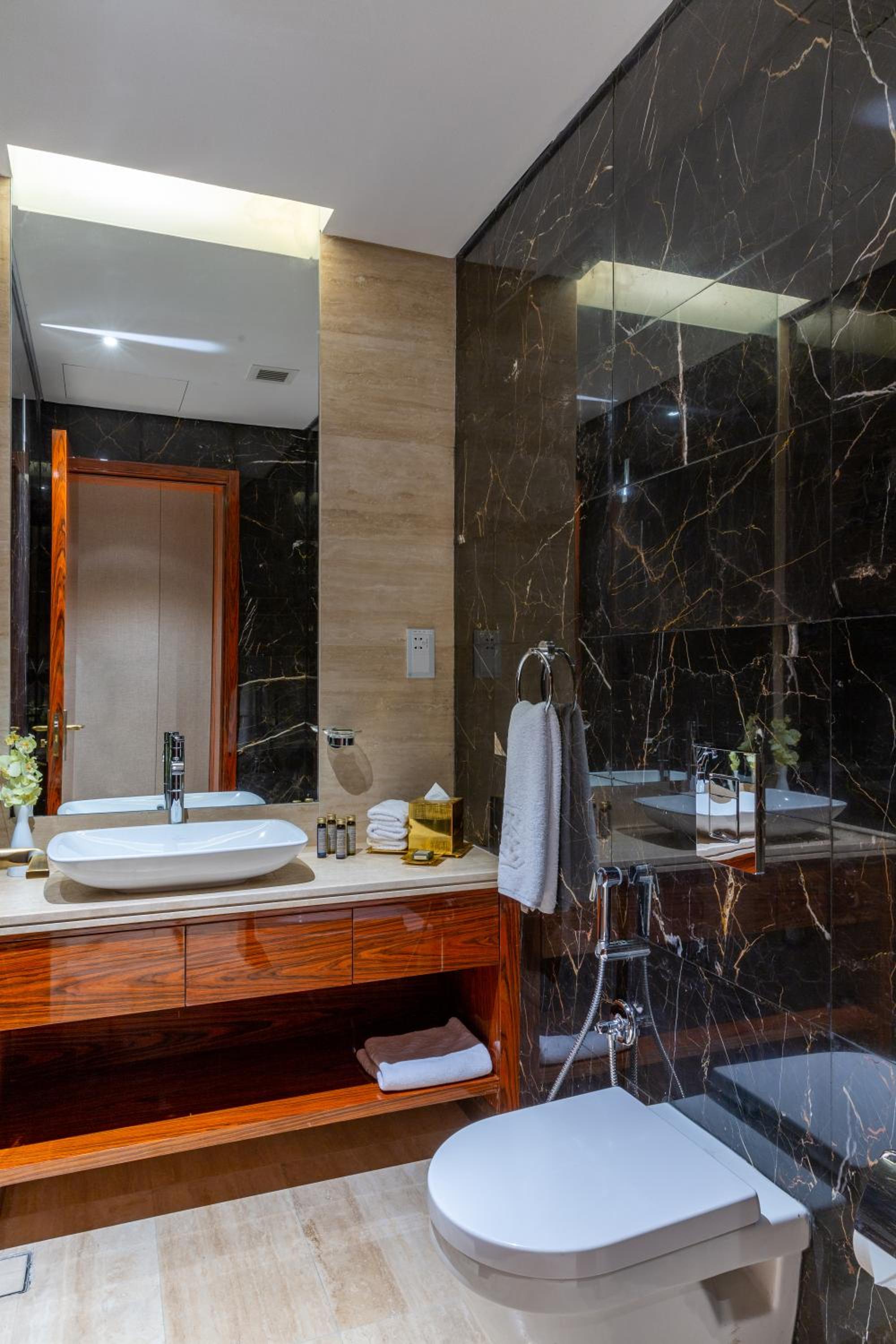 Photo 96 sur 101 de The Bentley Luxury Hotel & Suites