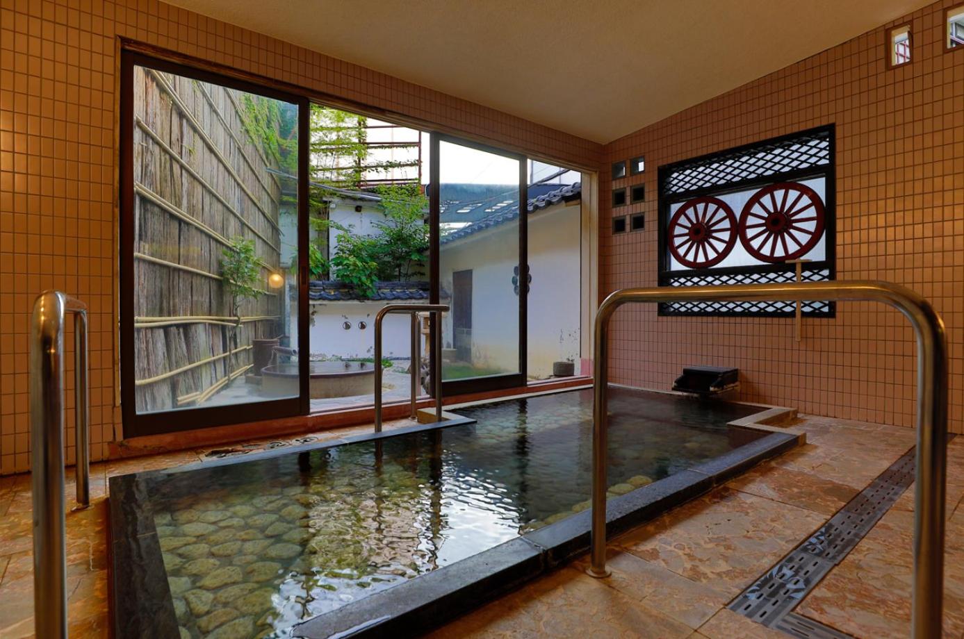 Sakahijiri gyokushoen