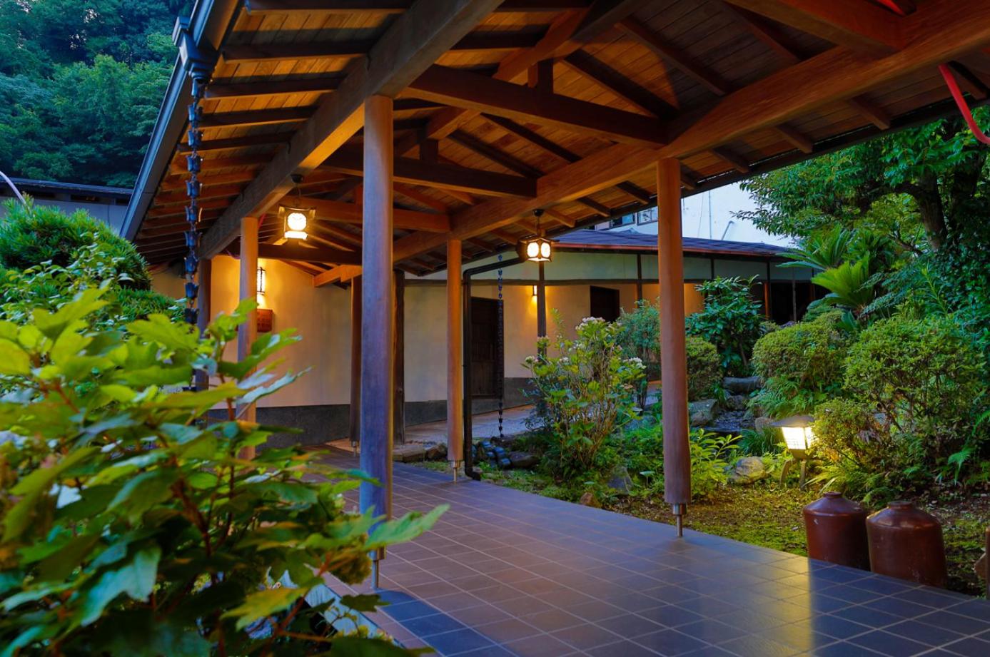 Sakahijiri gyokushoen