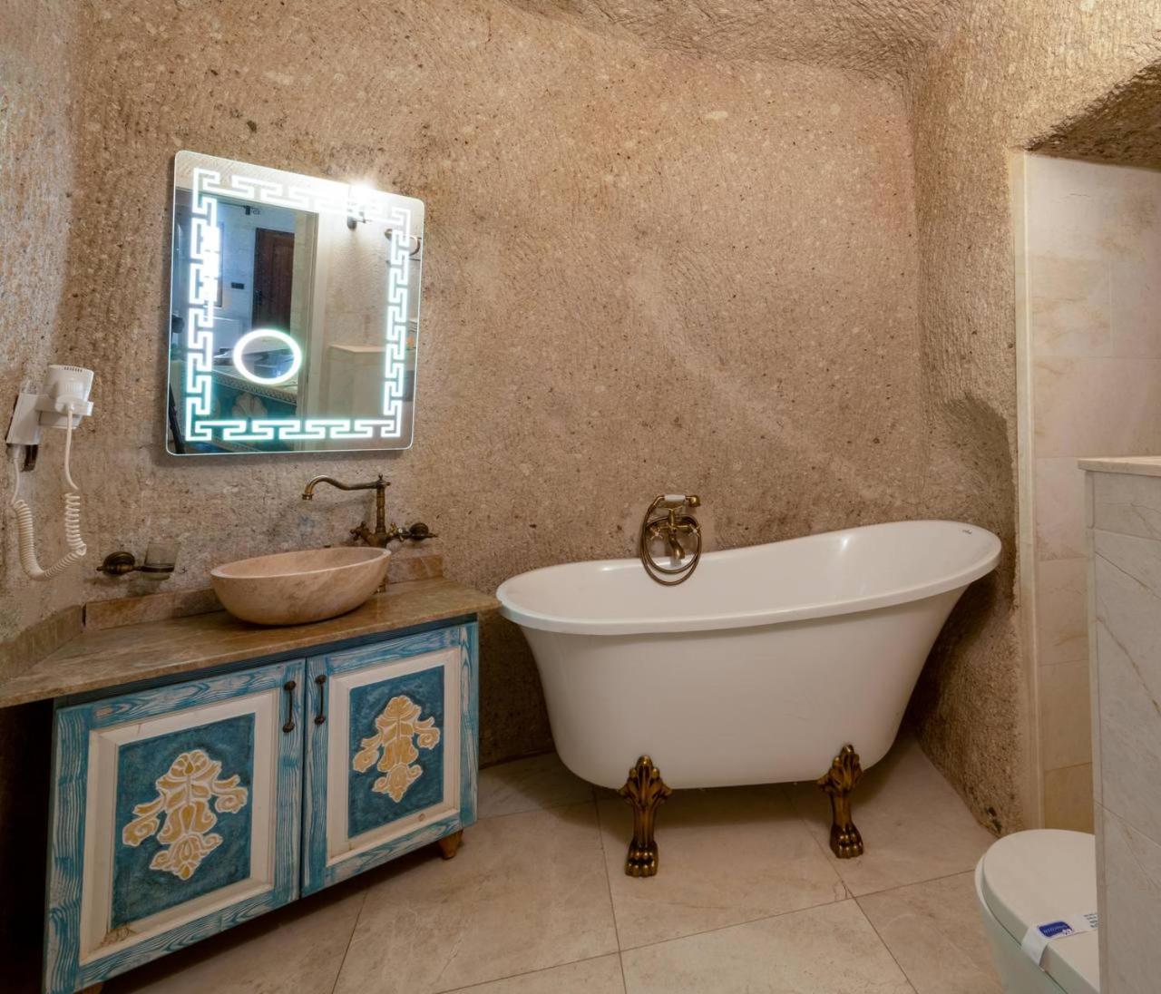 Caftan Cave Suites - Image 148