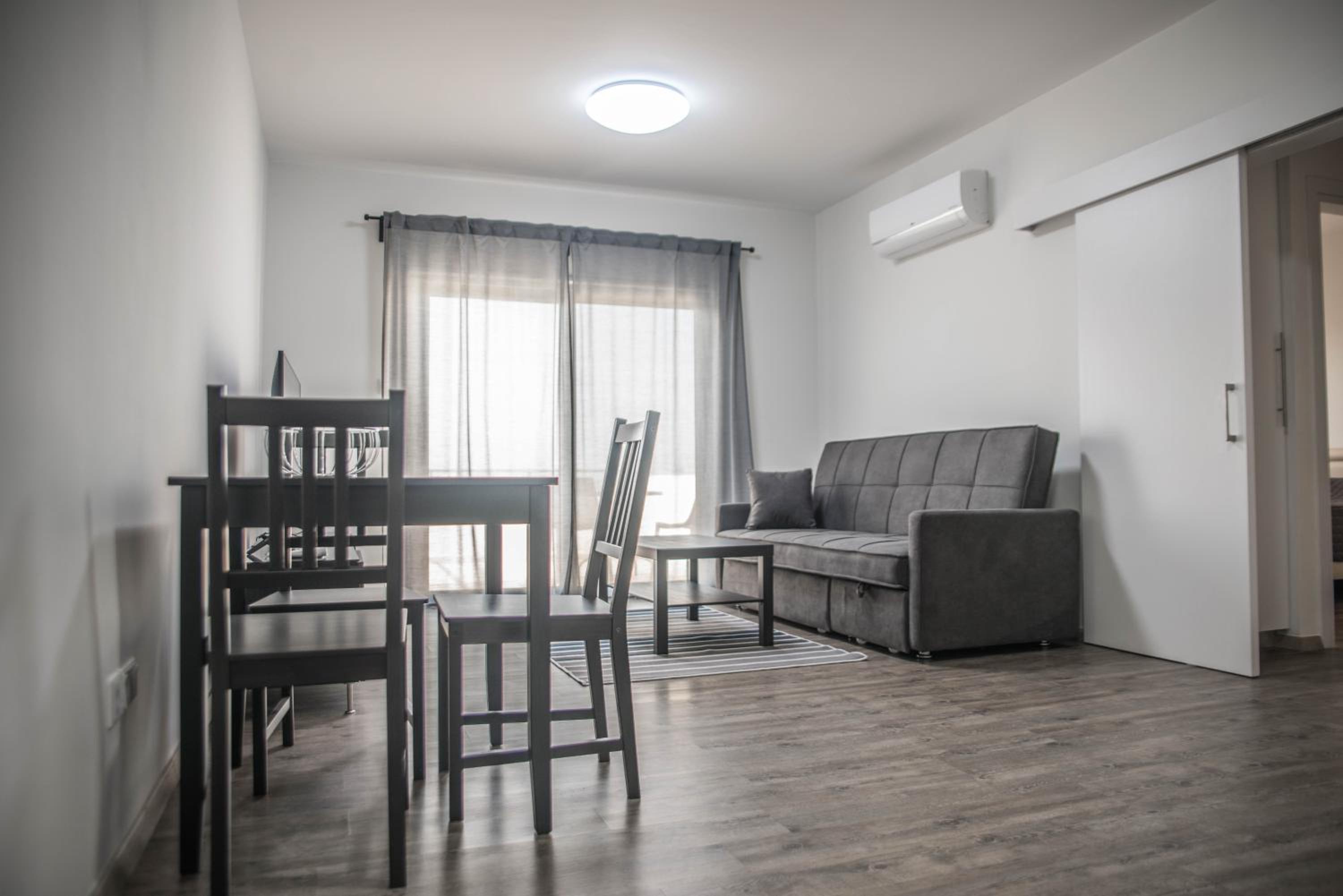Lovely one bedroom apartment with nice view view 4
