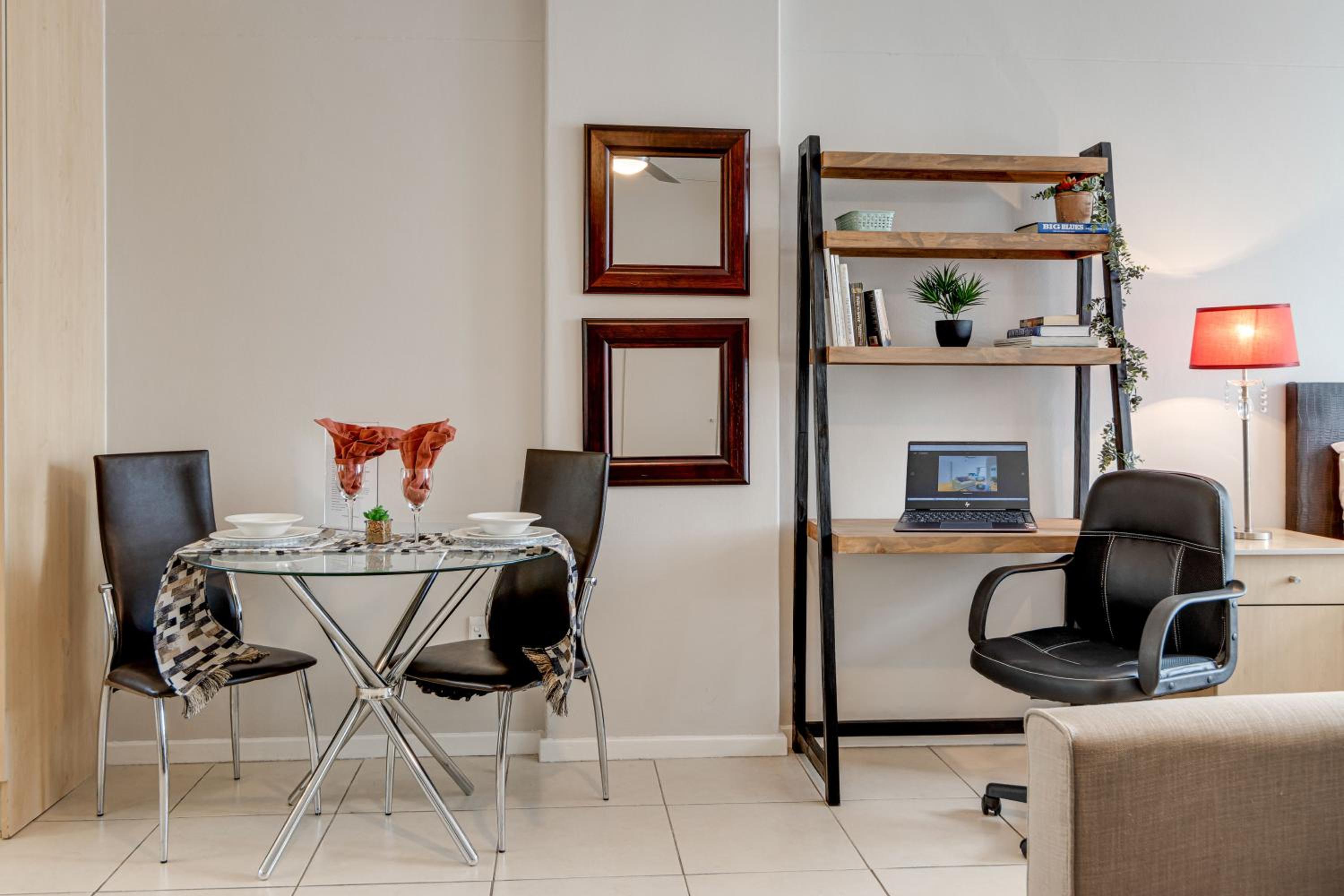 RAD STAYS - Illovo Mews 245 Oxford Road