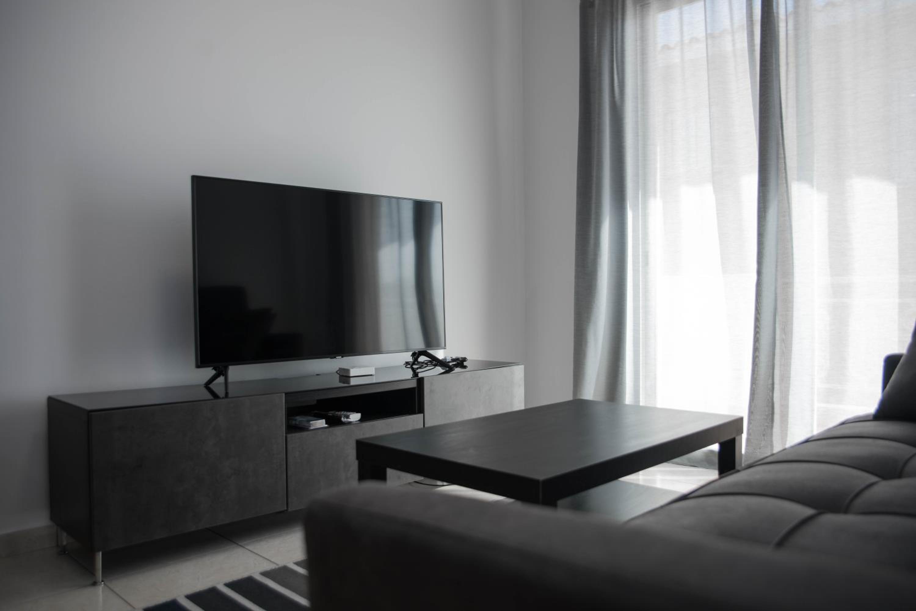 Renovated one bedroom apartment in Paphos with pool view 4