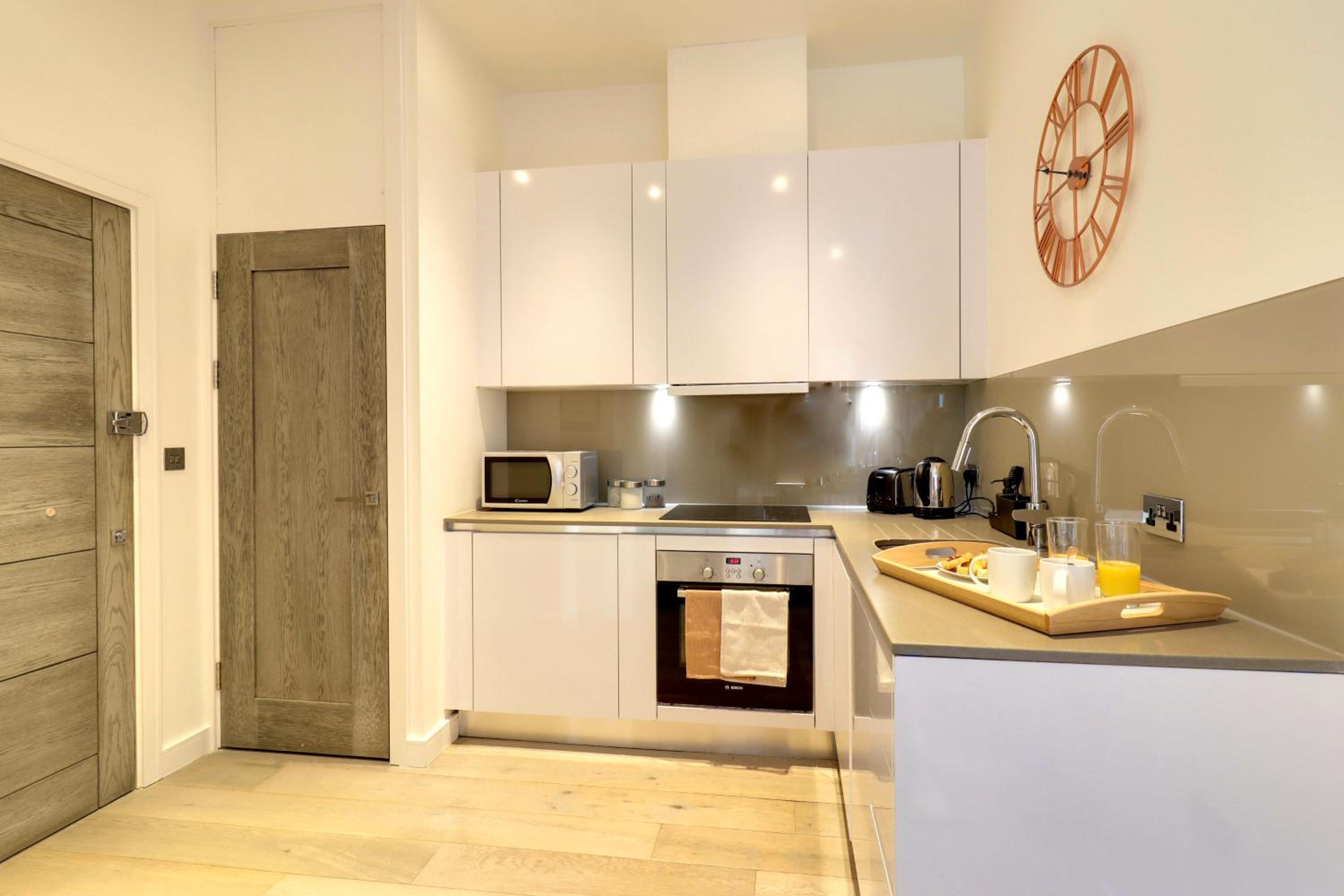 La Casa Suites Slough view 5